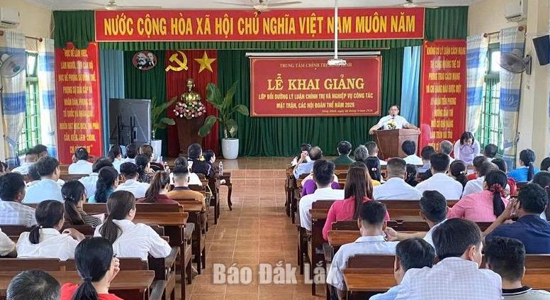 Quang cảnh lễ khai giảng.