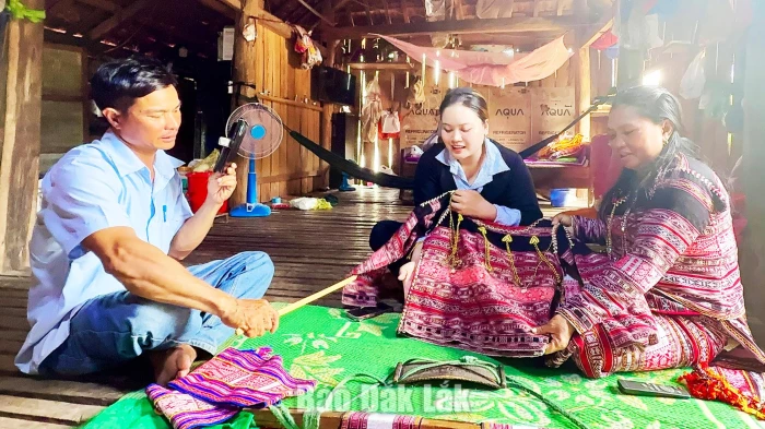 Giúp người dân làm chủ công cụ số, mở hướng sinh kế bền vững