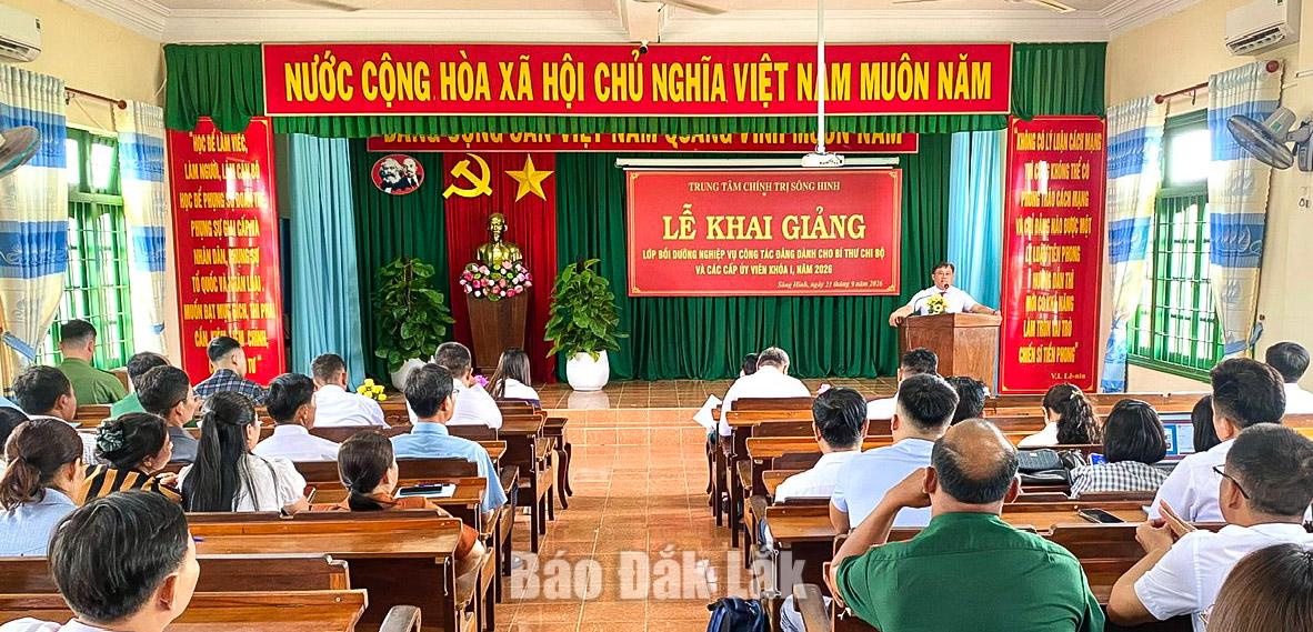 Lớp bồi dưỡng nghiệp vụ công tác Đảng cho bí thư chi bộ và cấp ủy viên cơ sở.