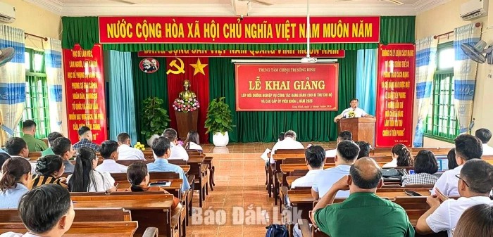 Xã Sông Hinh: Khai giảng Lớp bồi dưỡng nghiệp vụ công tác Đảng cho bí thư chi bộ và cấp ủy viên cơ sở