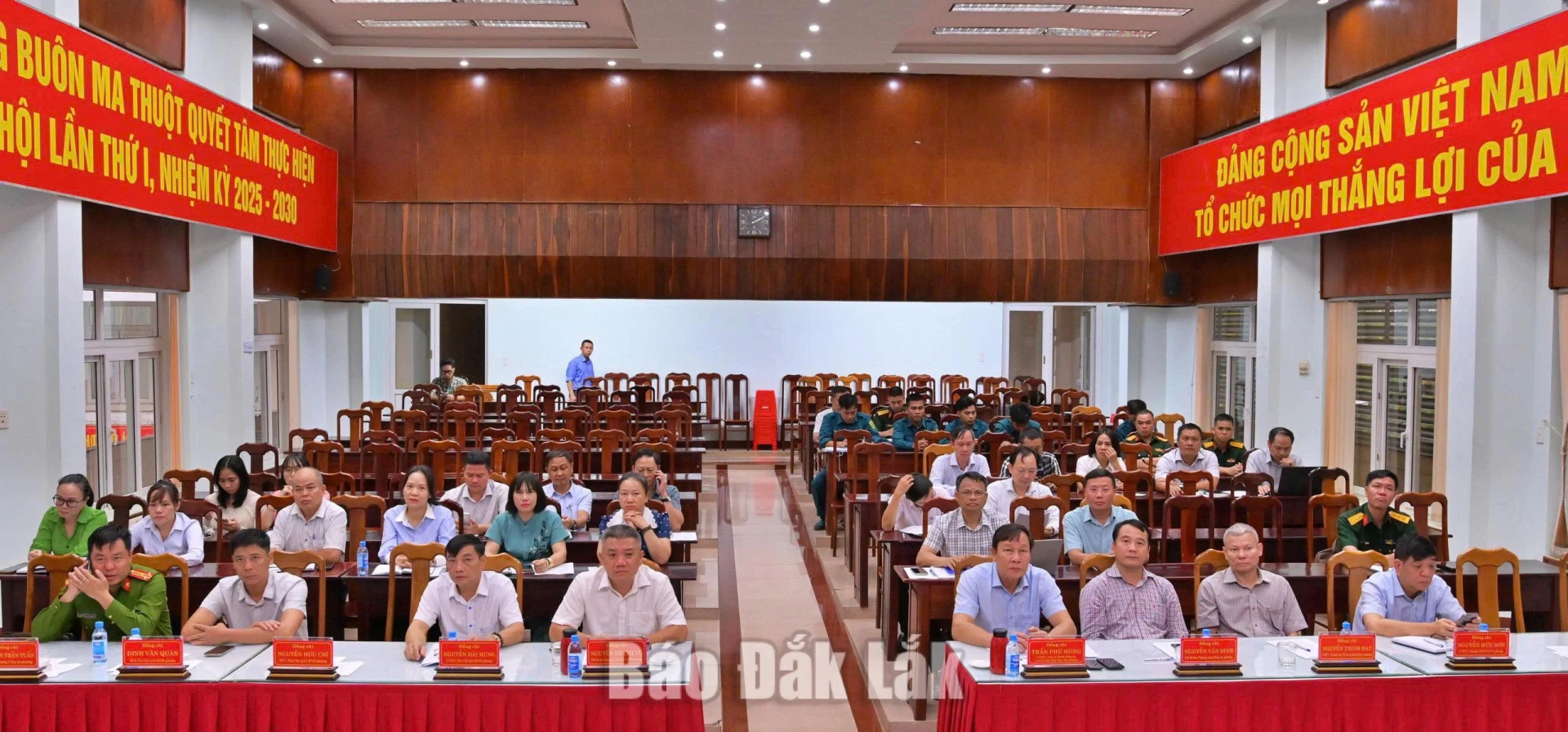 Các đại biểu dự hội nghị.