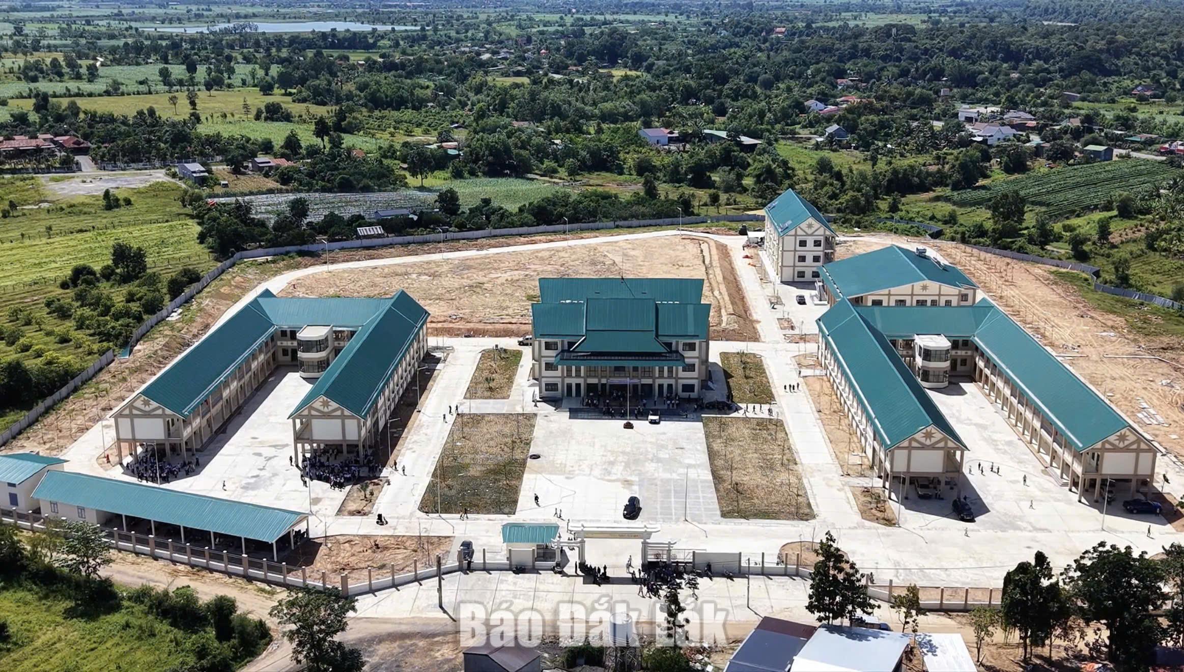 Toàn cảnh Trường Phổ thông nội trú Tiểu học và THCS Buôn Đôn.