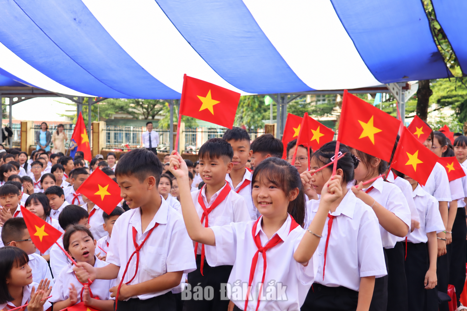 Học sinh Trường Tiểu học và THCS Quang Trung (xã Ea Ktur) hân hoan đón chào năm học mới 2026 - 2027.