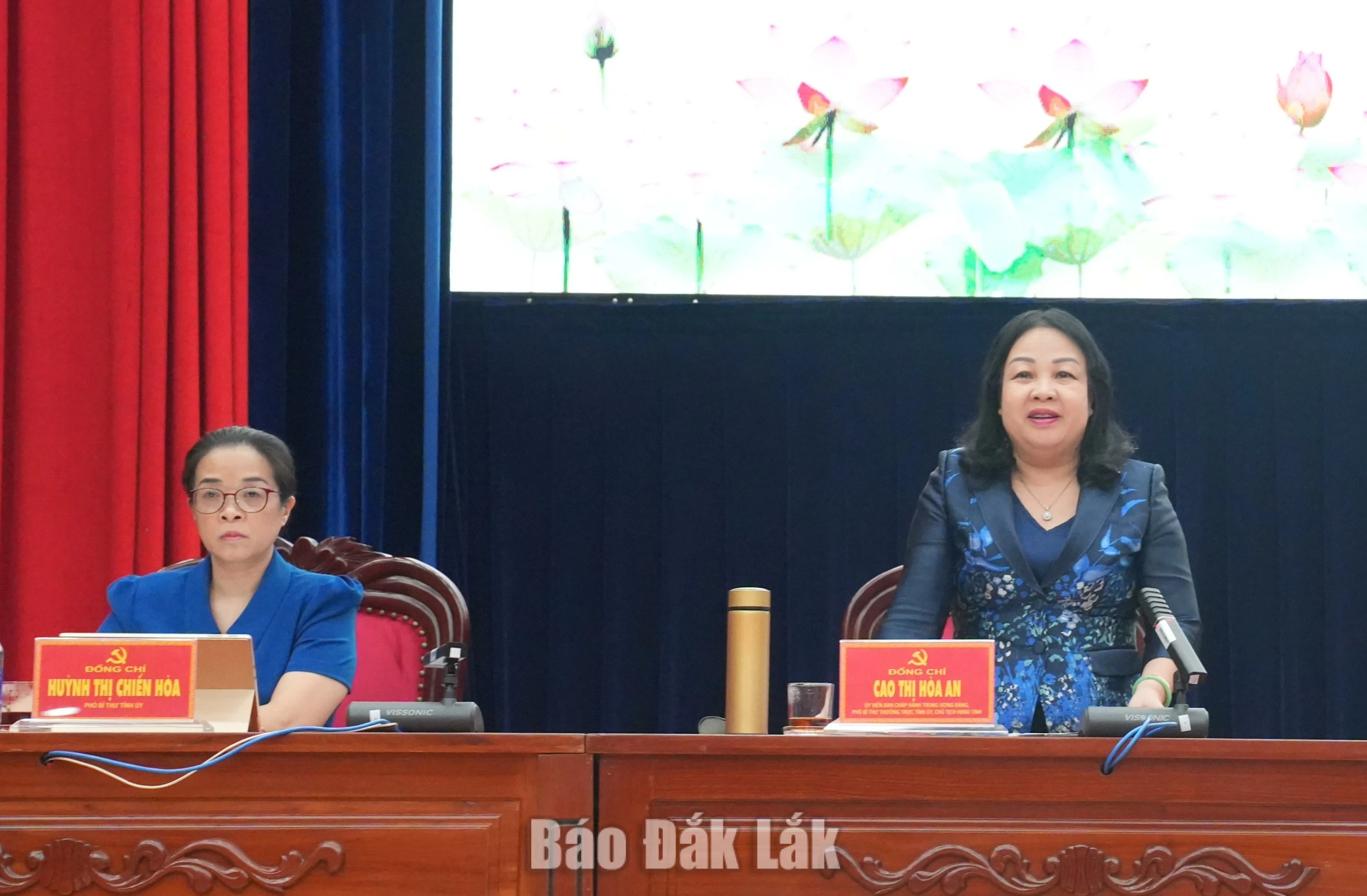 Đồng chí Cao Thị Hòa An, Ủy viên Trung ương Đảng, Phó Bí thư Thường trực Tỉnh ủy, Chủ tịch HĐND tỉnh điều hành hội nghị.