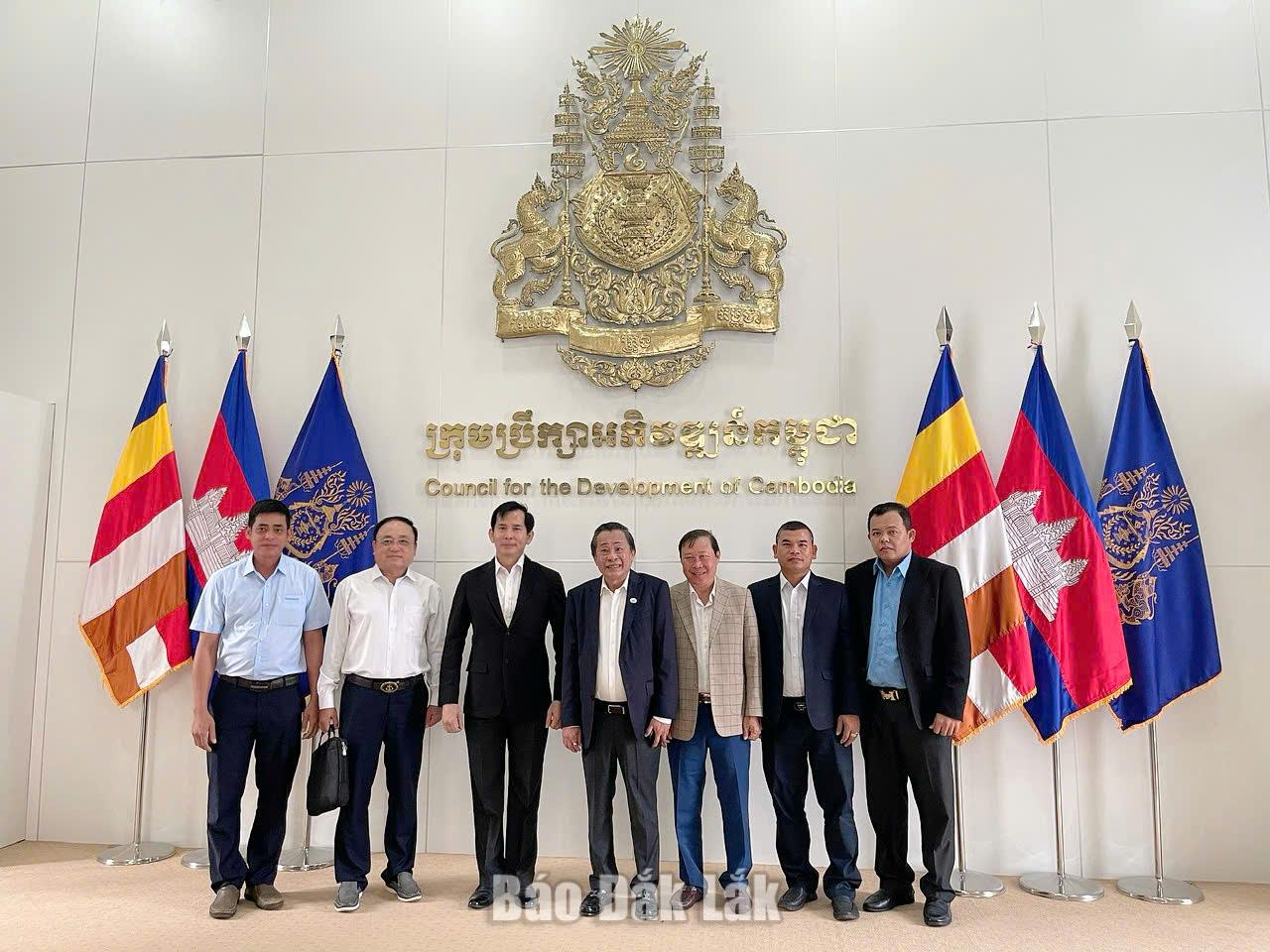 Delegates posing for a group photo after the meeting and dialogue.