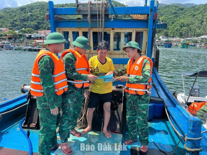 Những “lá chắn” giữ bình yên nơi cửa biển