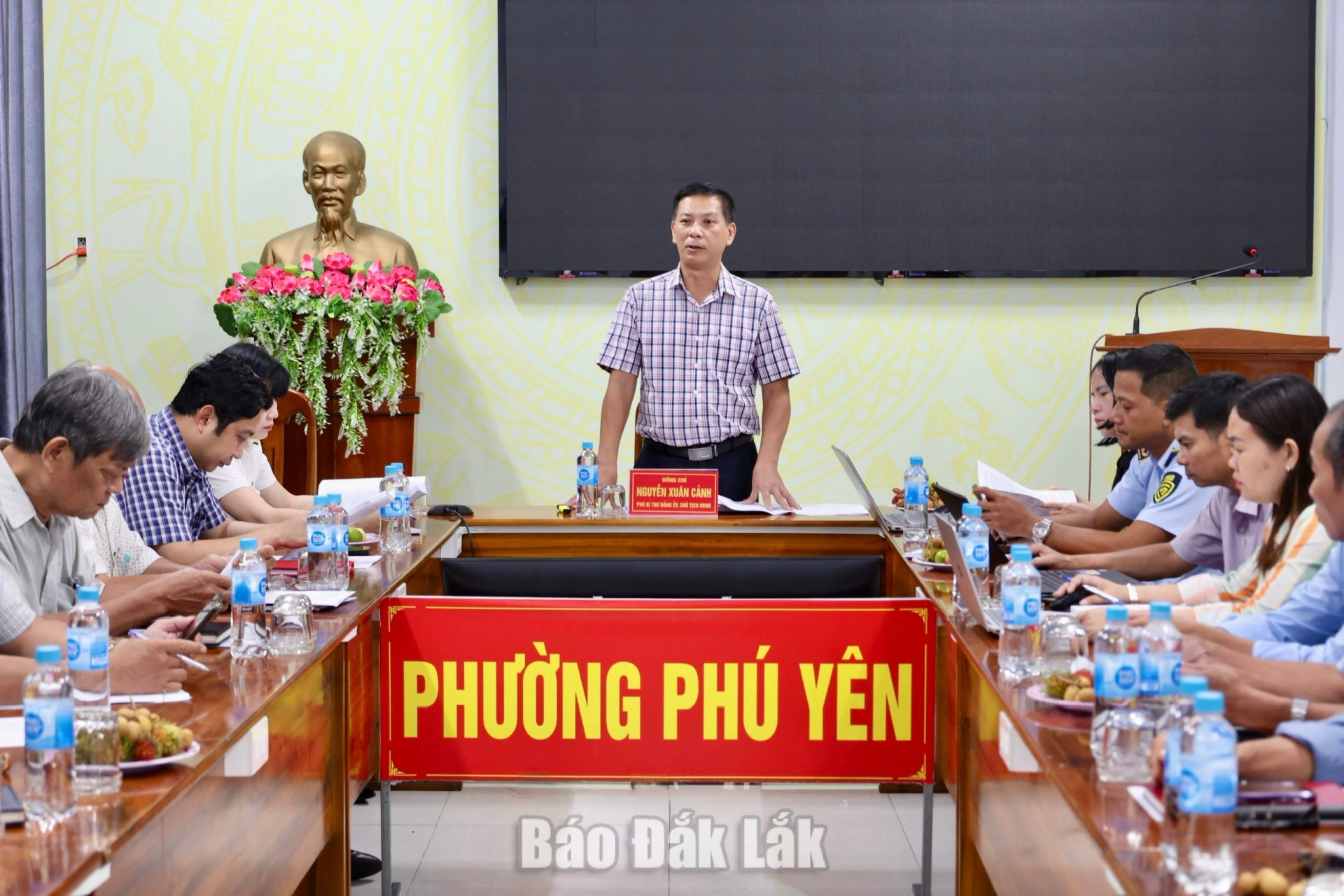 Quang cảnh cuộc họp.