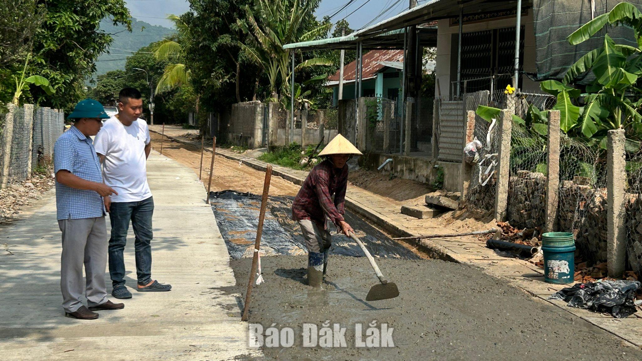 Từ nguồn hỗ trợ thiên tai, xã Đồng Xuân đã đàu tư sữa chữa, nâng cấp tuyến đường Triêm Đức-Kỳ Đu.