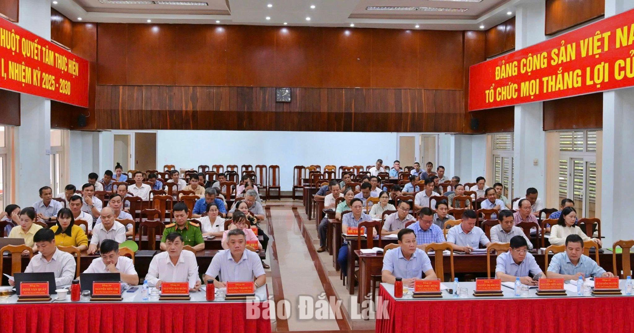 Các đại biểu dự hội nghị.