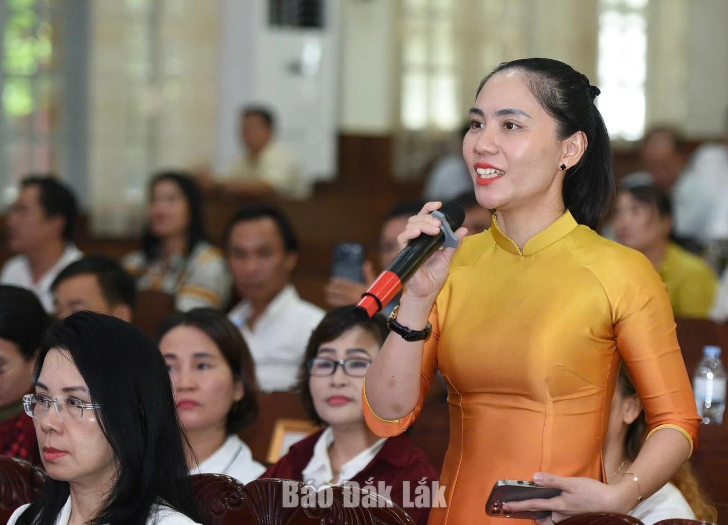 Hội Nông dân các xã, phường giao lưu trực tuyến, các câu hỏi của hội viên nông dân tập trung vào cách xây dựng thương hiệu khi chưa có tên tuổi, tạo niềm tin với người tiêu dùng và duy trì khách hàng sau mùa thu hoạch.