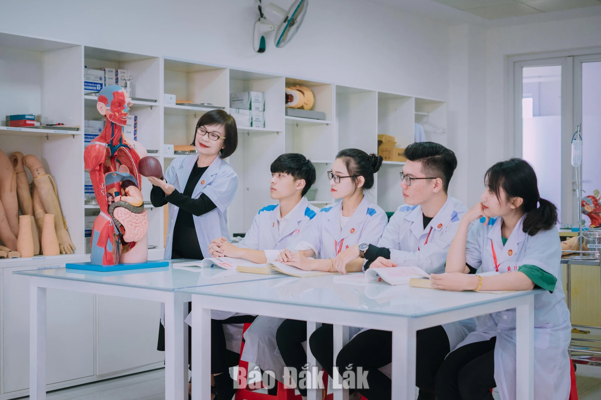Một tiết học của sinh viên Trường Đại học Y Dược Buôn Ma Thuột.