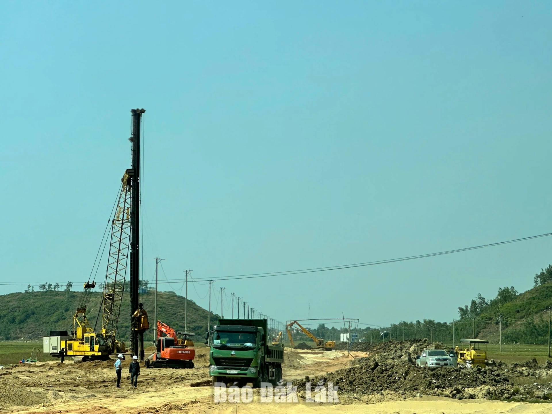 Các địa phương tiếp tục tập trung giải phóng mặt bằng tuyến đường ven biển. Ảnh: N.Thanh