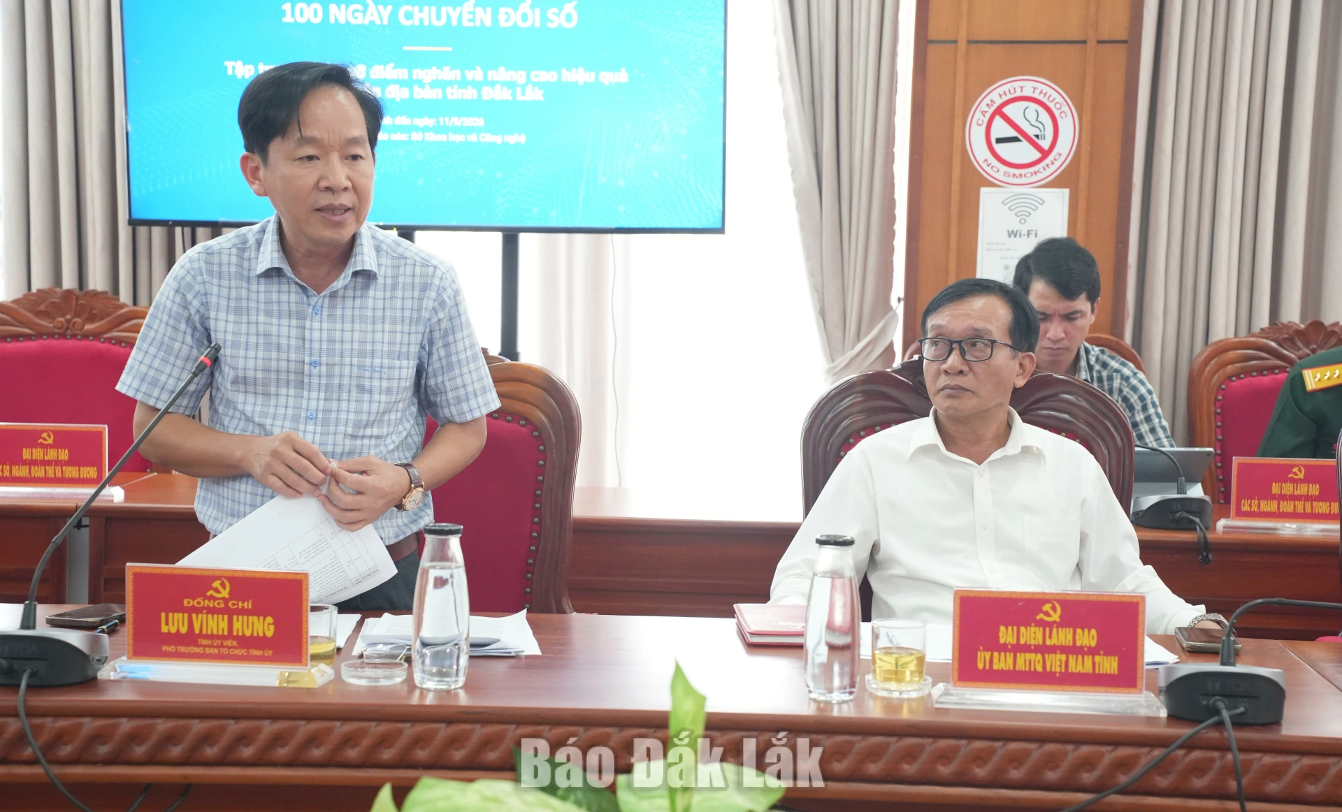 Phó Trưởng ban Thường trực Ban Tổ chức Tỉnh ủy Lưu Vĩnh Hưng phát biểu tại hội nghị.