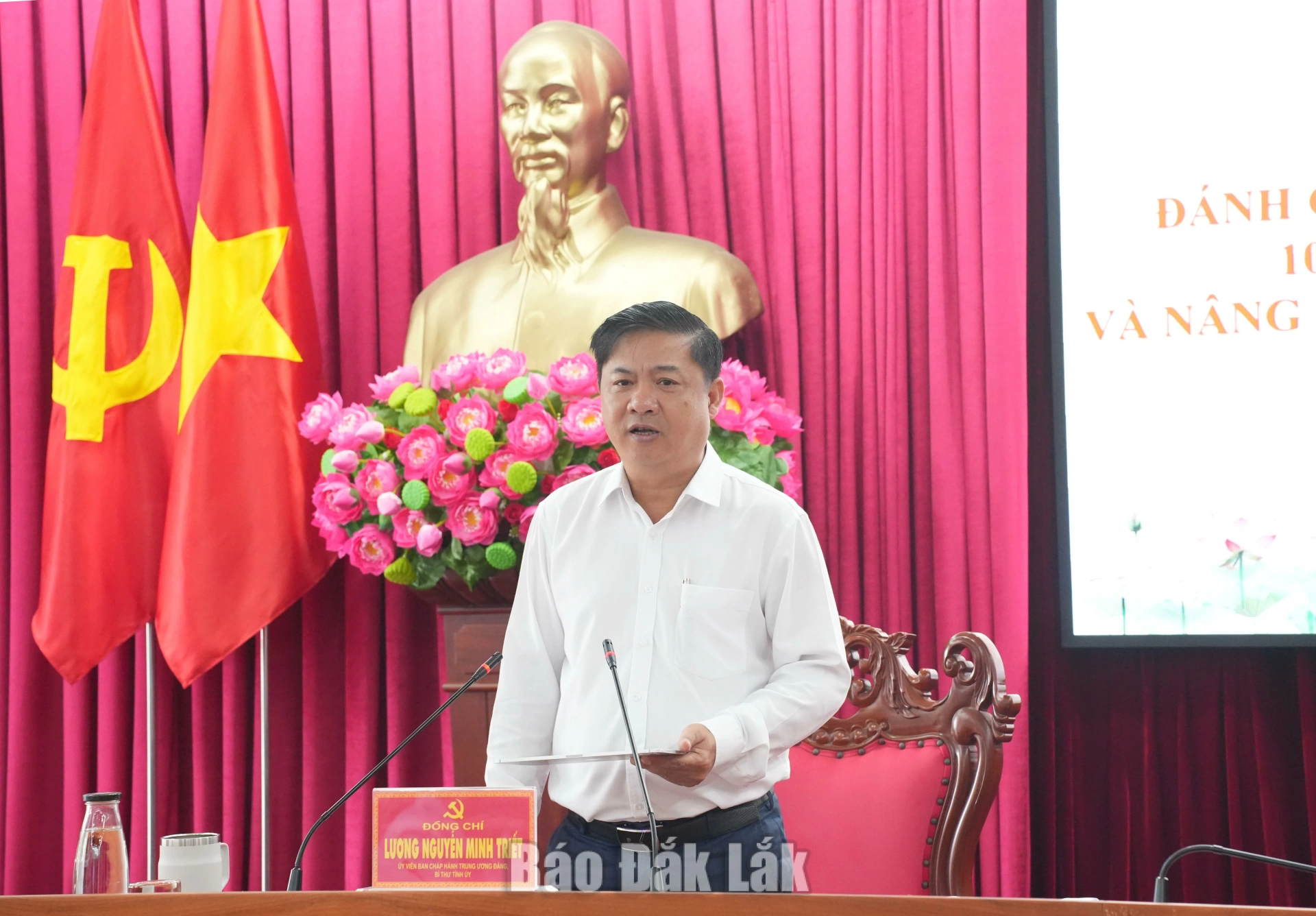 Đồng chí Lương Nguyễn Minh Triết, Ủy viên Trung ương Đảng, Bí thư Tỉnh ủy, Trưởng Đoàn ĐBQH tỉnh, Trưởng Ban Chỉ đạo tỉnh phát biểu kết luận cuộc họp.