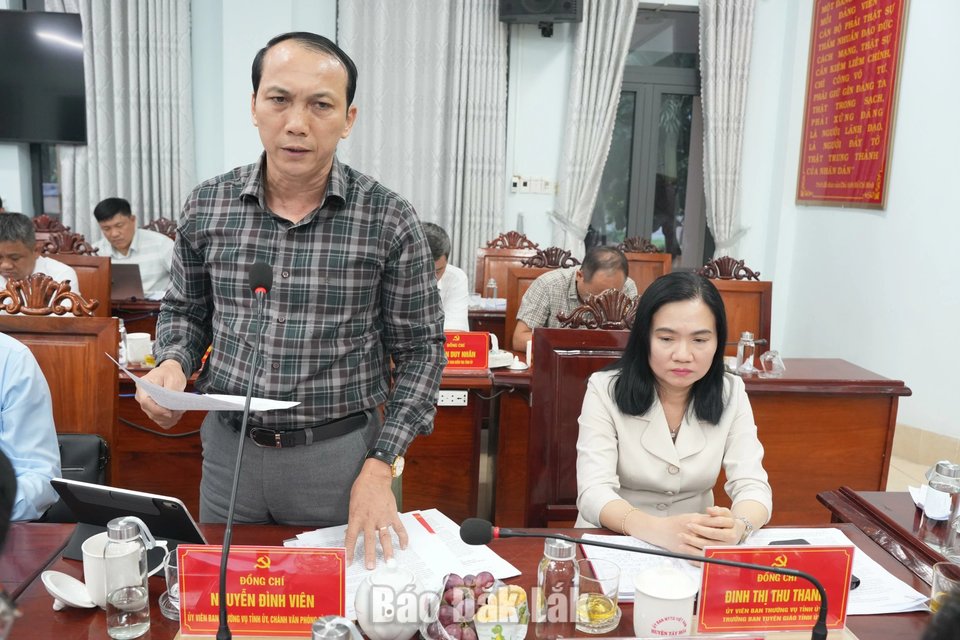 Ủy viên Ban Thường vụ Tỉnh ủy, Chánh Văn phòng Tỉnh ủy Nguyễn Đình Viên phát biểu tại buổi làm việc.