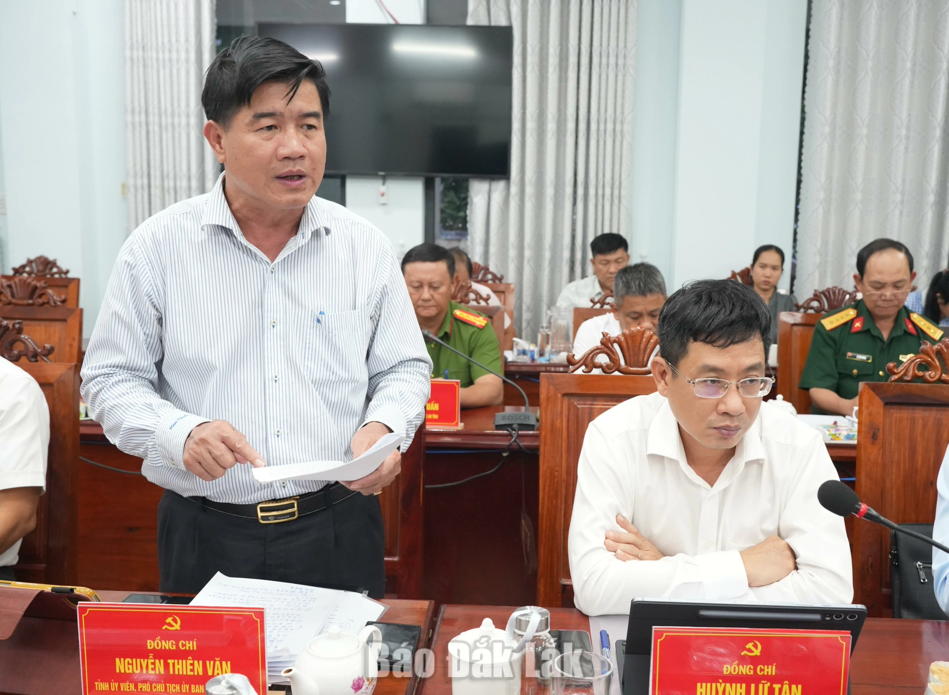 Phó Chủ tịch UBND tỉnh Nguyễn Thiên Văn phát biểu tại buổi làm việc.