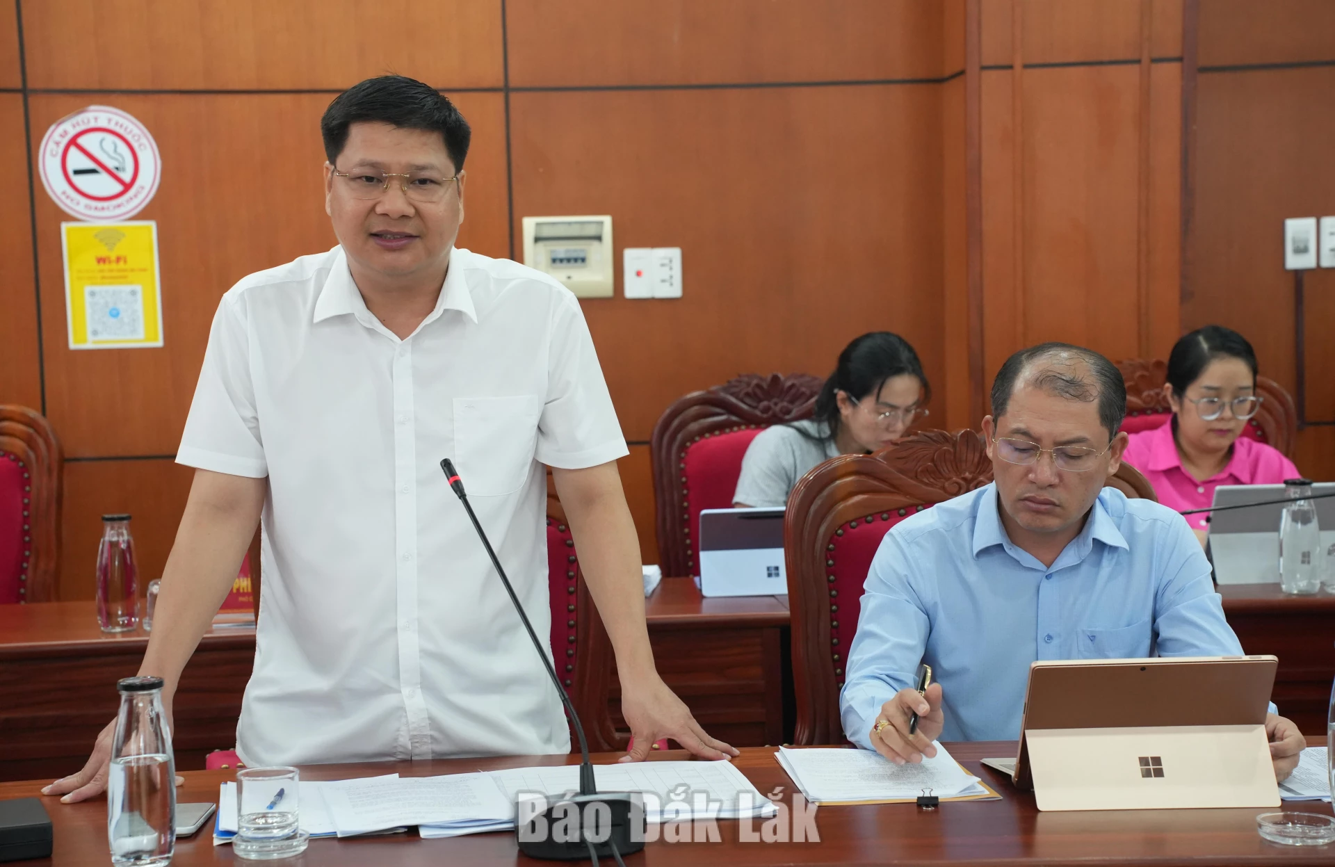 Giám đốc Sở Tài chính Cao Đình Huy phát biểu tại cuộc họp.