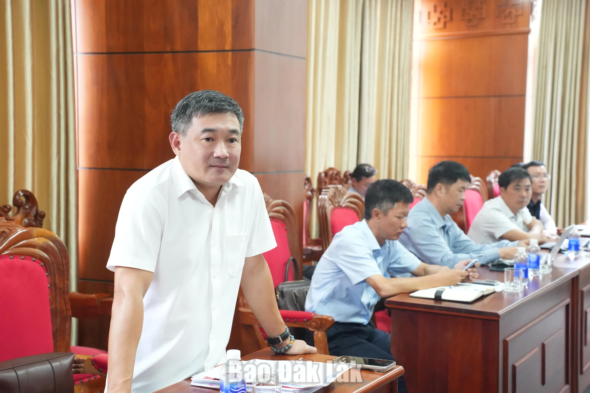 phát biểu tại cuộc họp.