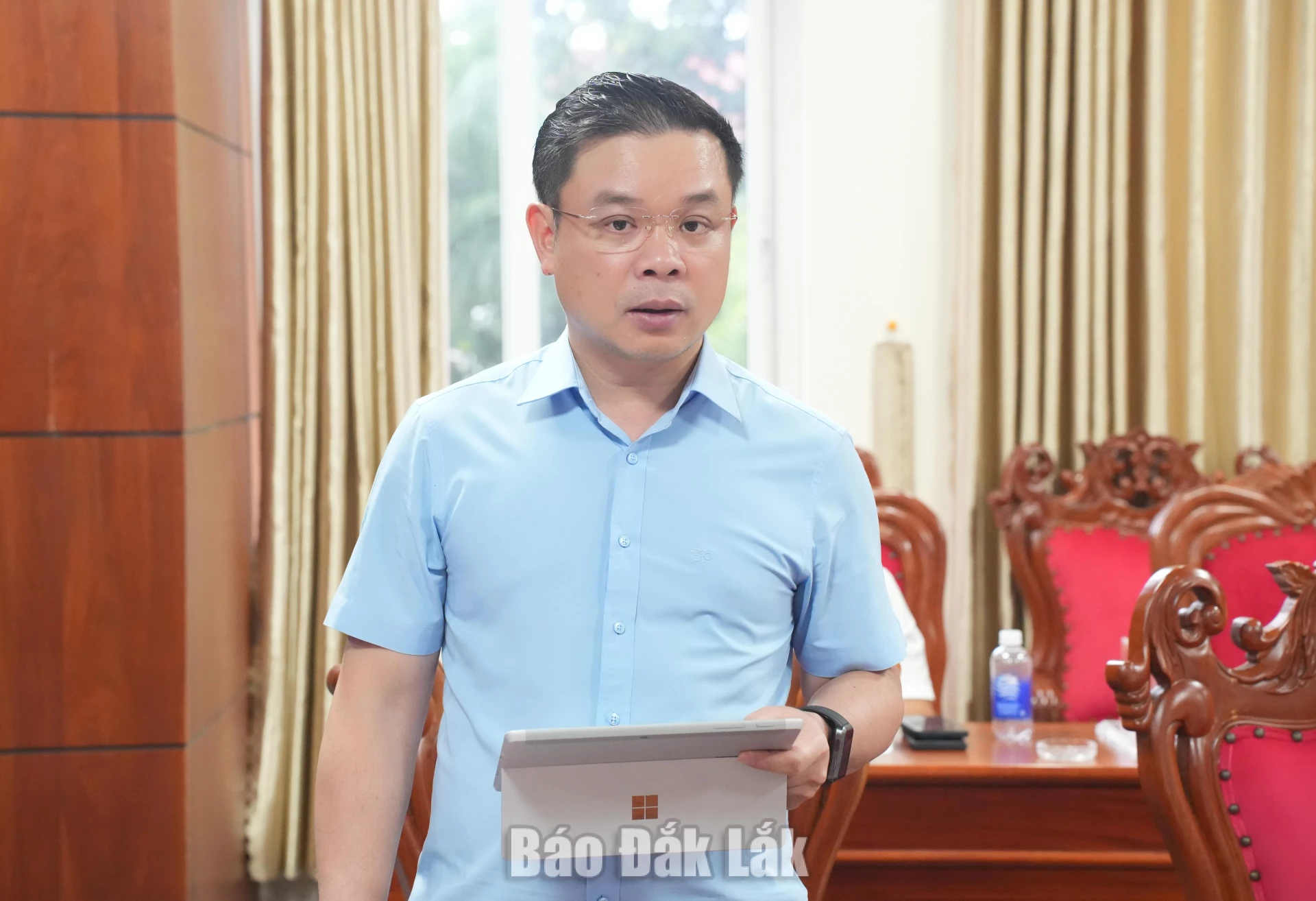 Đồng chí Đỗ Hữu Huy, Ủy viên Dự khuyết Trung ương Đảng, Phó Bí thư Tỉnh ủy, Chủ tịch UBND tỉnh phát biểu tại cuộc họp.