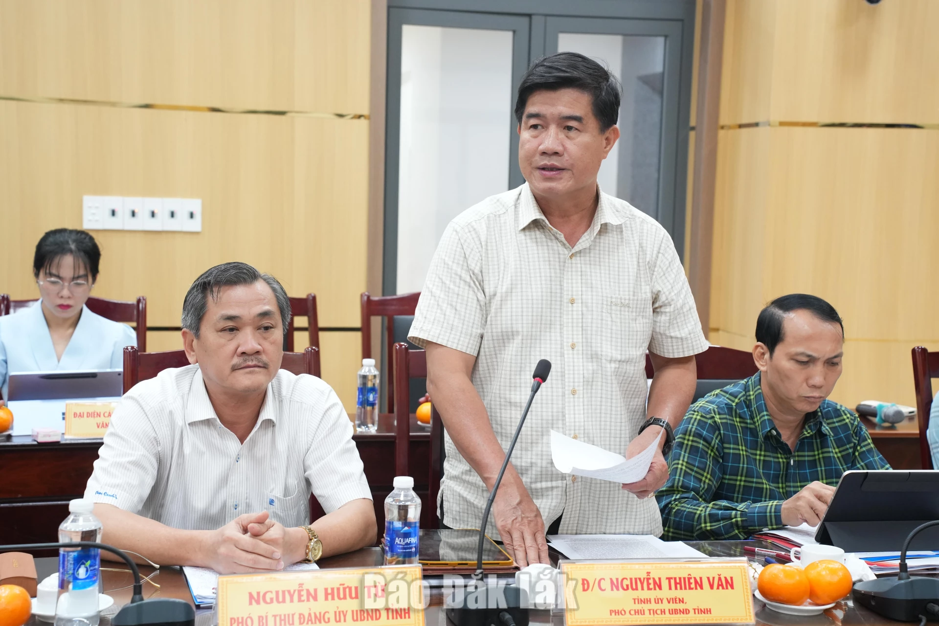 Phó Chủ tịch UBND tỉnh Nguyễn Thiên Văn phát biểu tại buổi làm việc.
