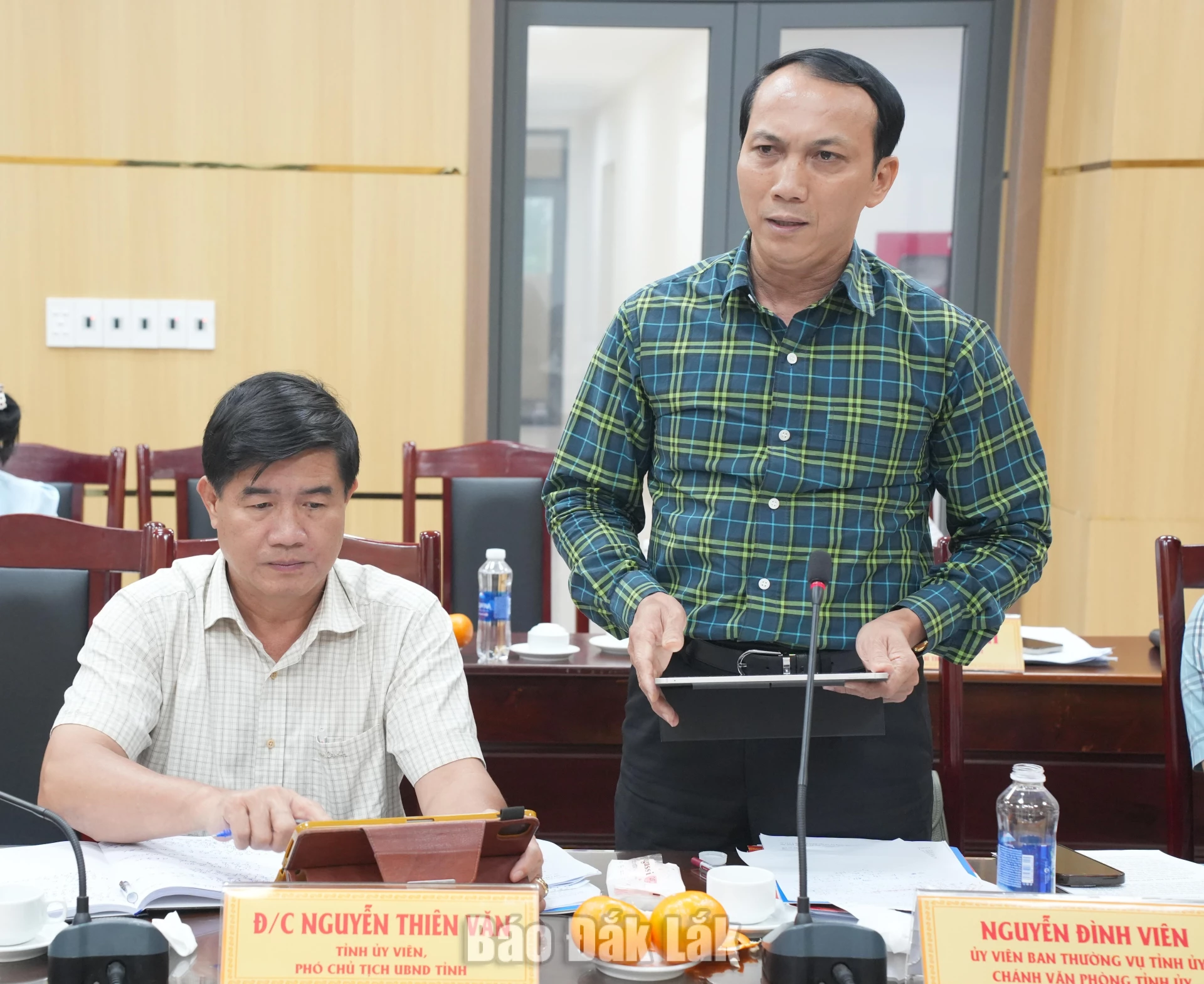 Đồng chí Nguyễn Đình Viên, Ủy viên Ban Thường vụ Tỉnh ủy, Chánh Văn phòng Tỉnh ủy phát biểu tại buổi làm việc.