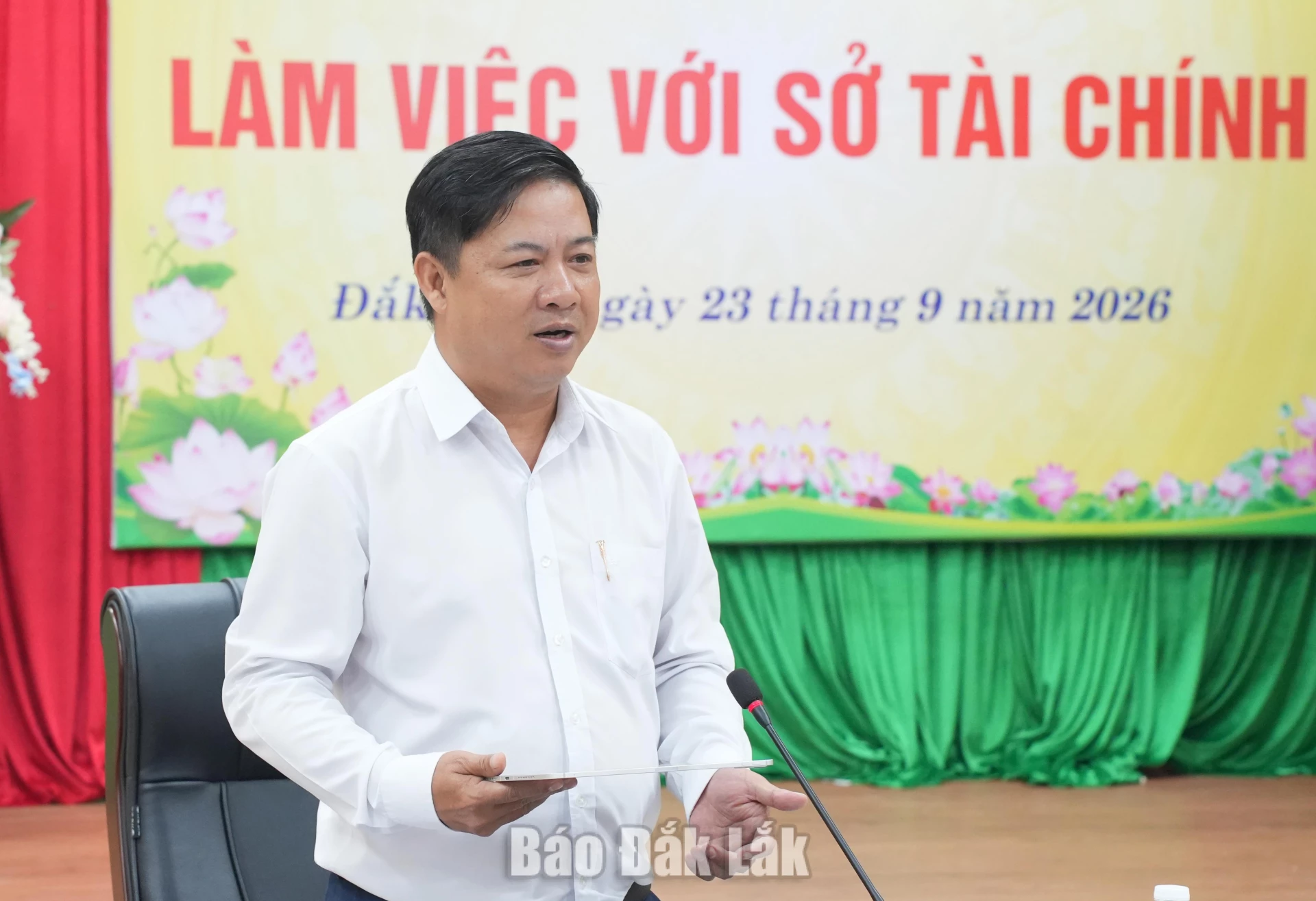 Đồng chí Lương Nguyễn Minh Triết, Ủy viên Trung ương Đảng, Bí thư Tỉnh ủy, Trưởng Đoàn ĐBQH tỉnh, Trưởng Ban Chỉ đạo thực hiện mục tiêu tăng trưởng kinh tế hai con số của tỉnh phát biểu kết luận buổi làm việc.