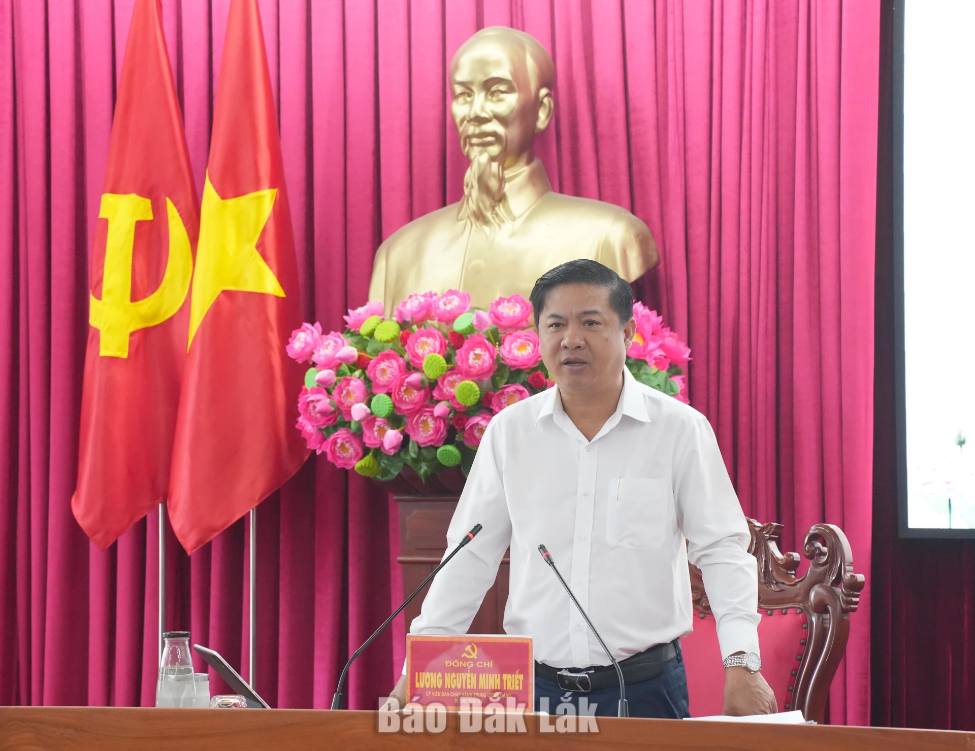 Đồng chí Lương Nguyễn Minh Triết, Ủy viên Trung ương Đảng, Bí thư Tỉnh ủy, Trưởng Đoàn ĐBQH tỉnh phát biểu kết luận hội nghị.