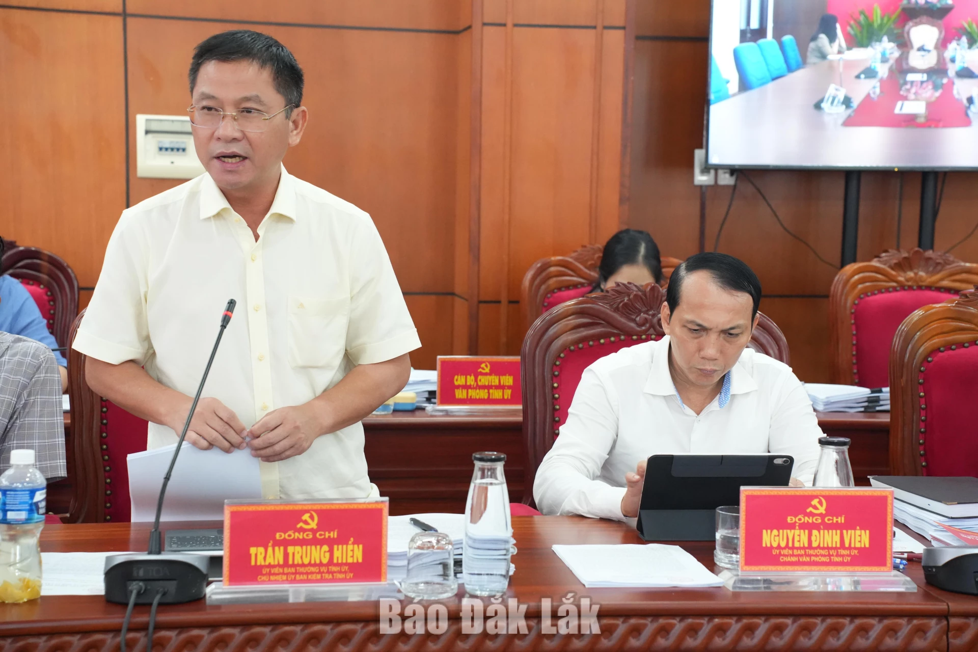 Đồng chí Trần Trung Hiển, Ủy viên Ban Thường vụ Tỉnh ủy, Chủ nhiệm Ủy ban Kiểm tra Tỉnh ủy phát biểu tại hội nghị.