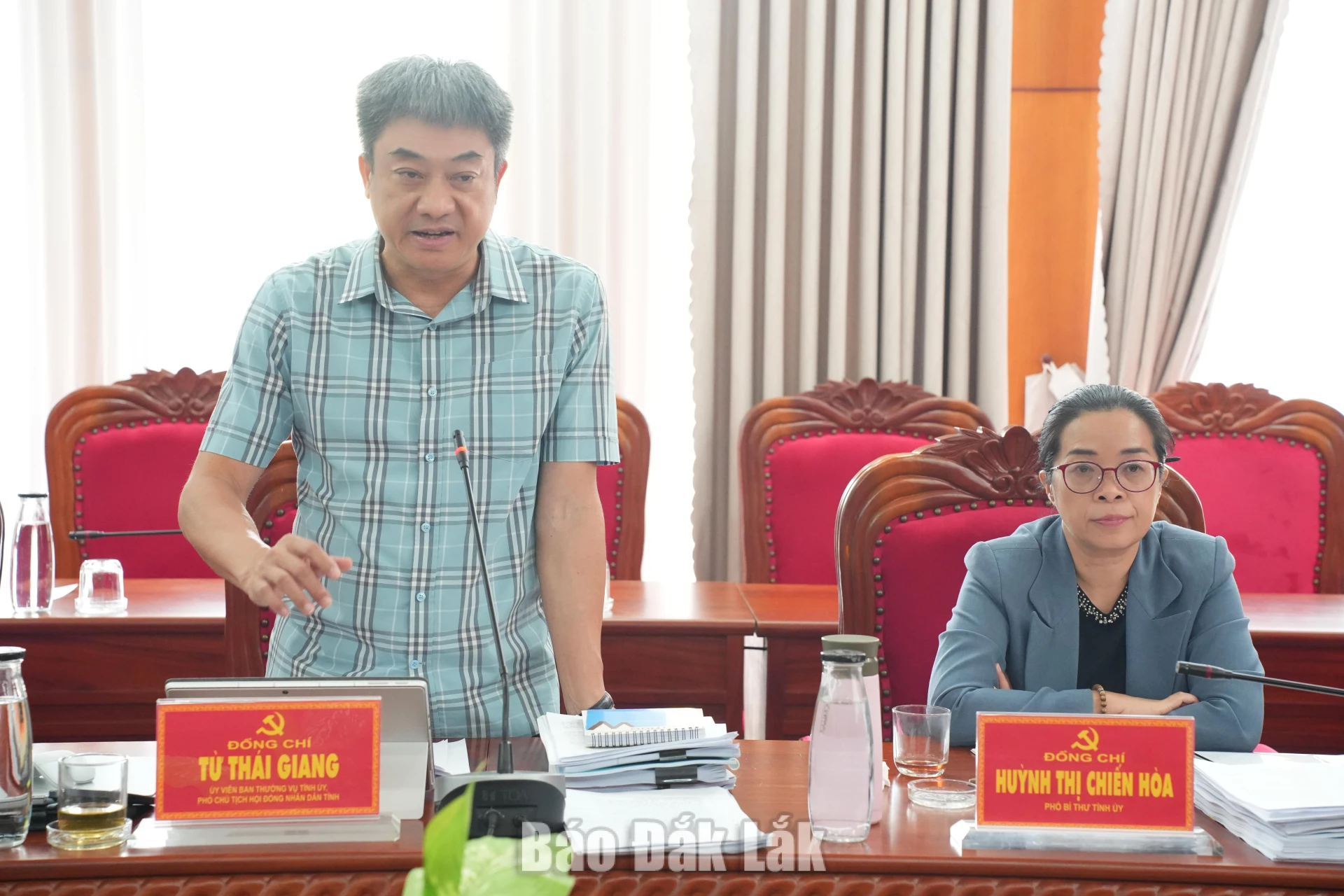 Đồng chí Từ Thái Giang, Ủy viên Ban Thường vụ Tỉnh ủy, Phó Chủ tịch Thường trực HĐND tỉnh phát biểu tại hội nghị.