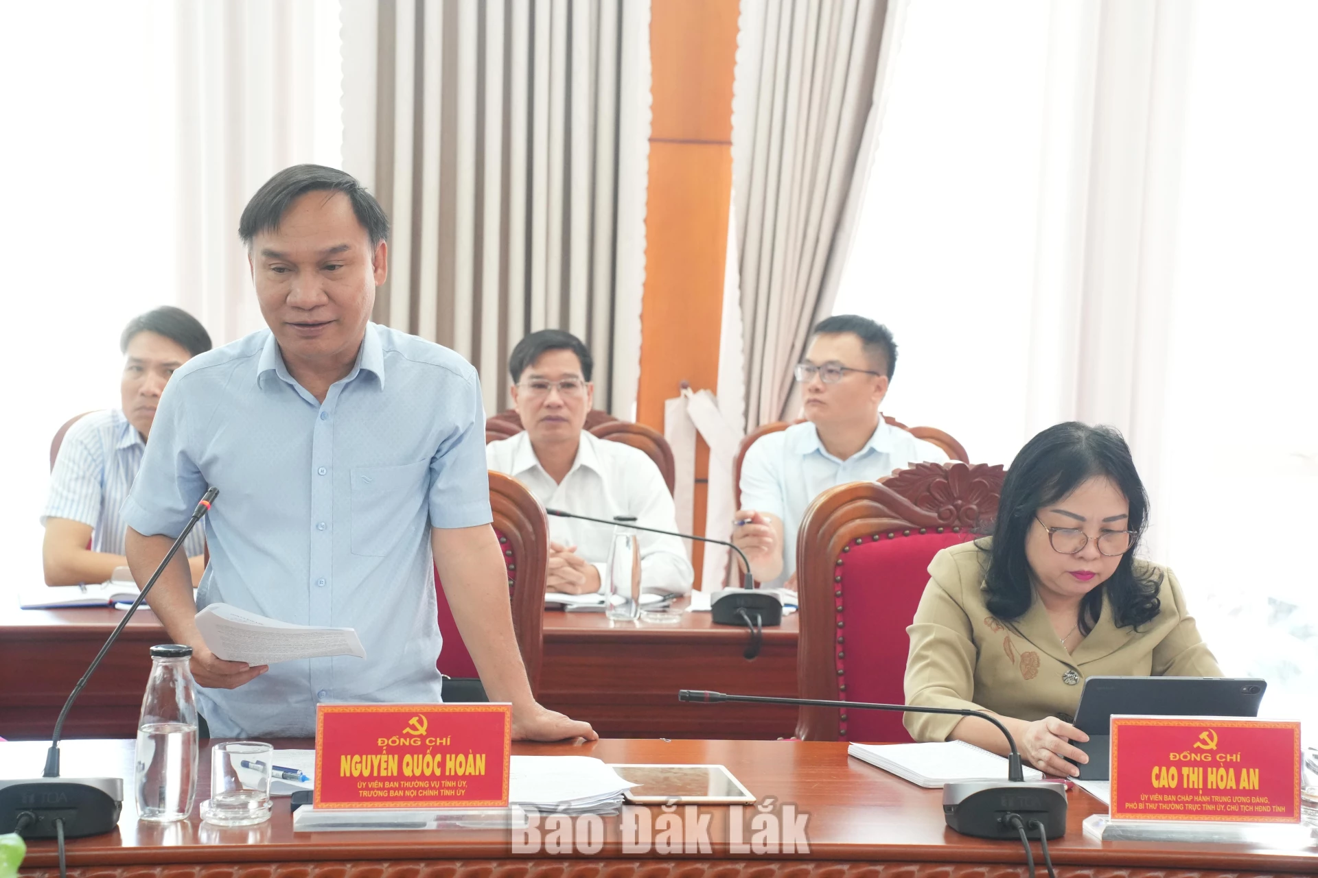 Đồng chí Nguyễn Quốc Hoàn, Ủy viên Ban Thường vụ Tỉnh ủy, Trưởng Ban Nội chính phát biểu tại hội nghị.