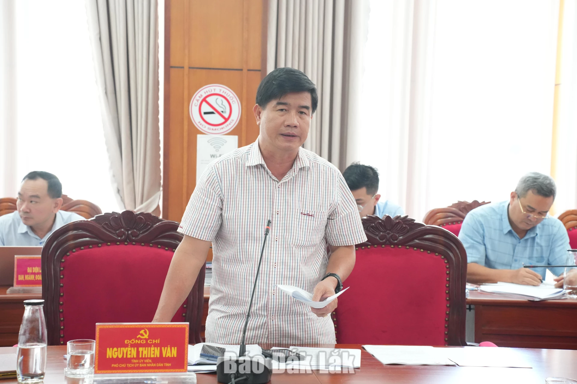 Phó Chủ tịch UBND tỉnh Nguyễn Thiên Văn phát biểu tại hội nghị.