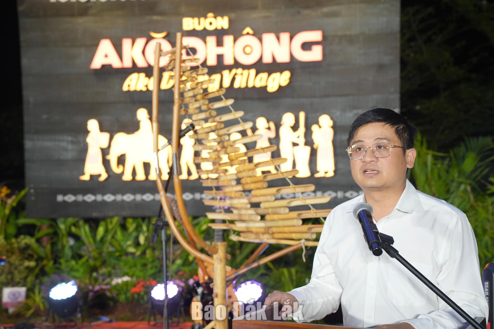 Phó Chủ tịch UBND phường Buôn Ma Thuột Nguyễn Hữu Chí phát biểu tại chương trình.