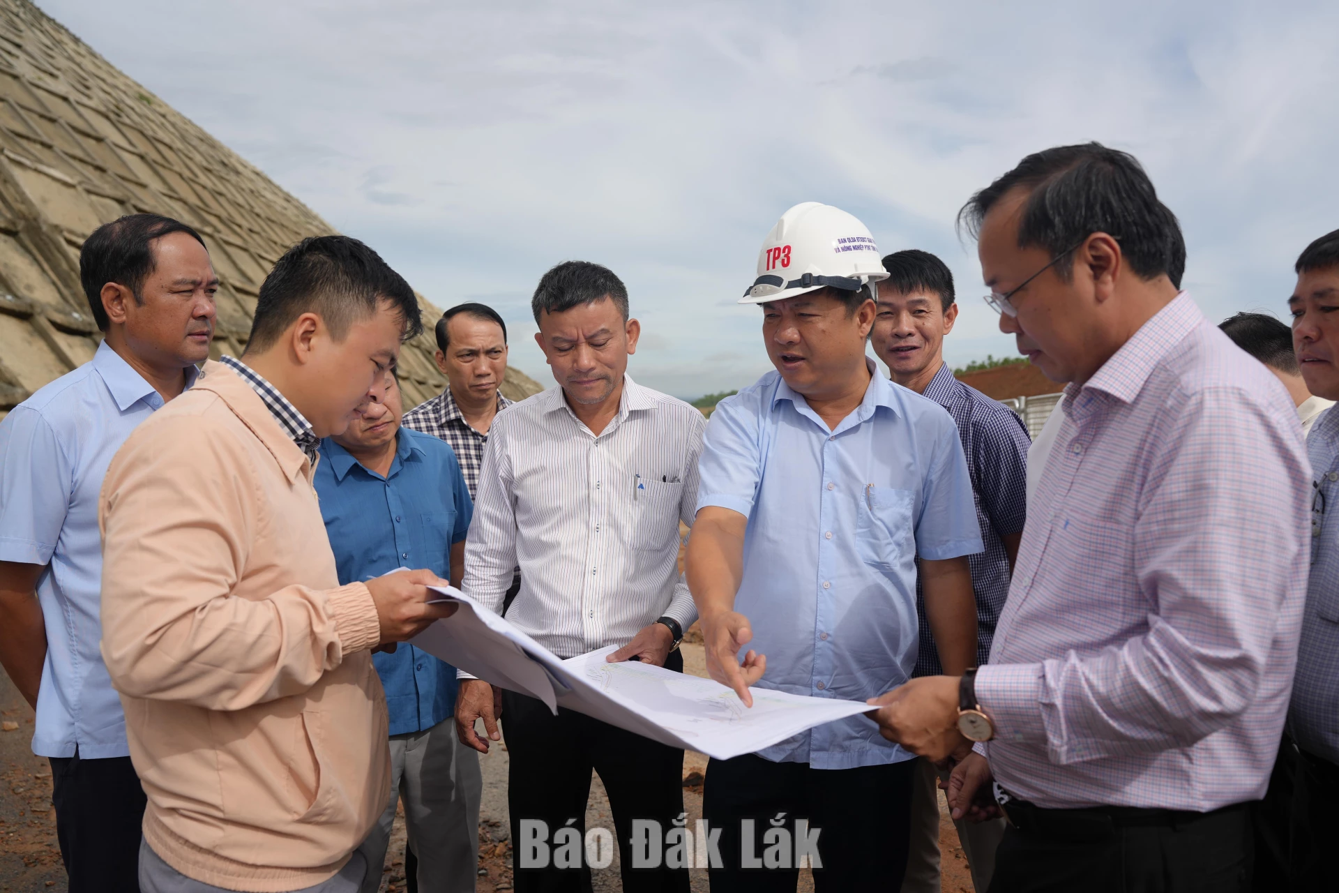 Bí thư Tỉnh ủy Lương Nguyễn Minh Triết yêu cầu các cơ quan, đơn vị rà soát, xử lý dứt điểm vướng mắc về thủ tục, nguồn vốn.