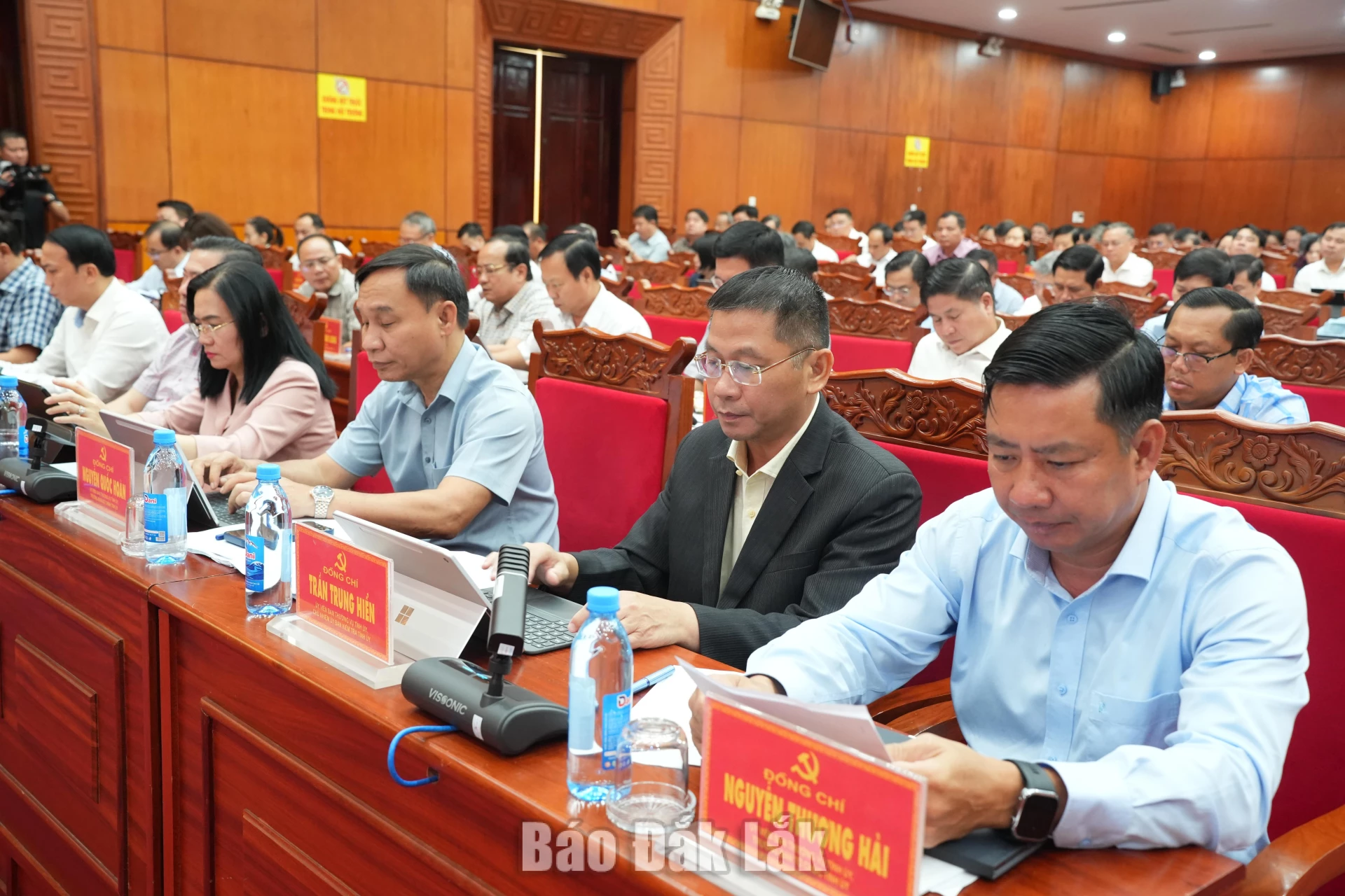 Các đại biểu dự hội nghị.