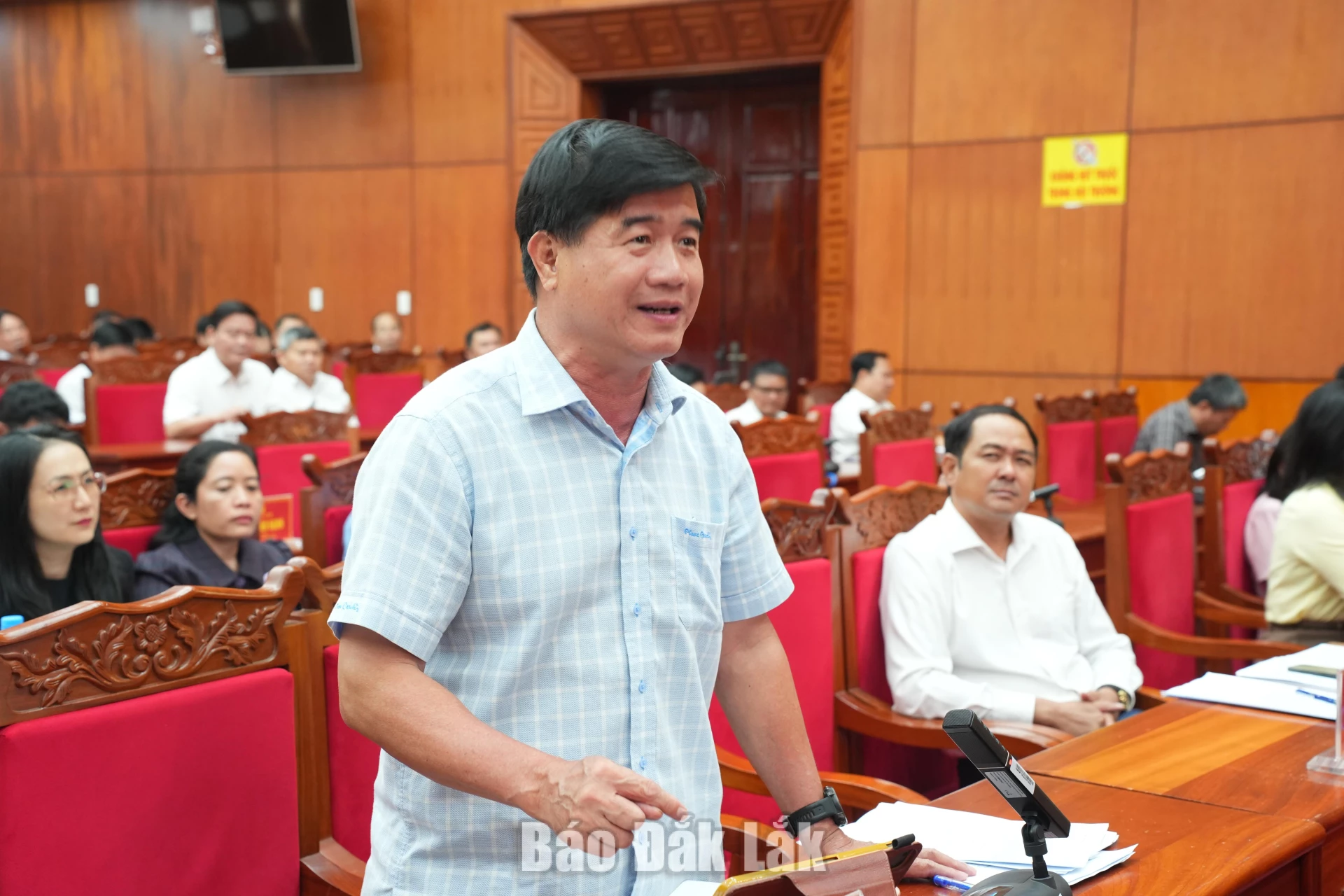 Phó Chủ tịch UBND tỉnh Nguyễn Thiên Văn phát biểu tại hội nghị.
