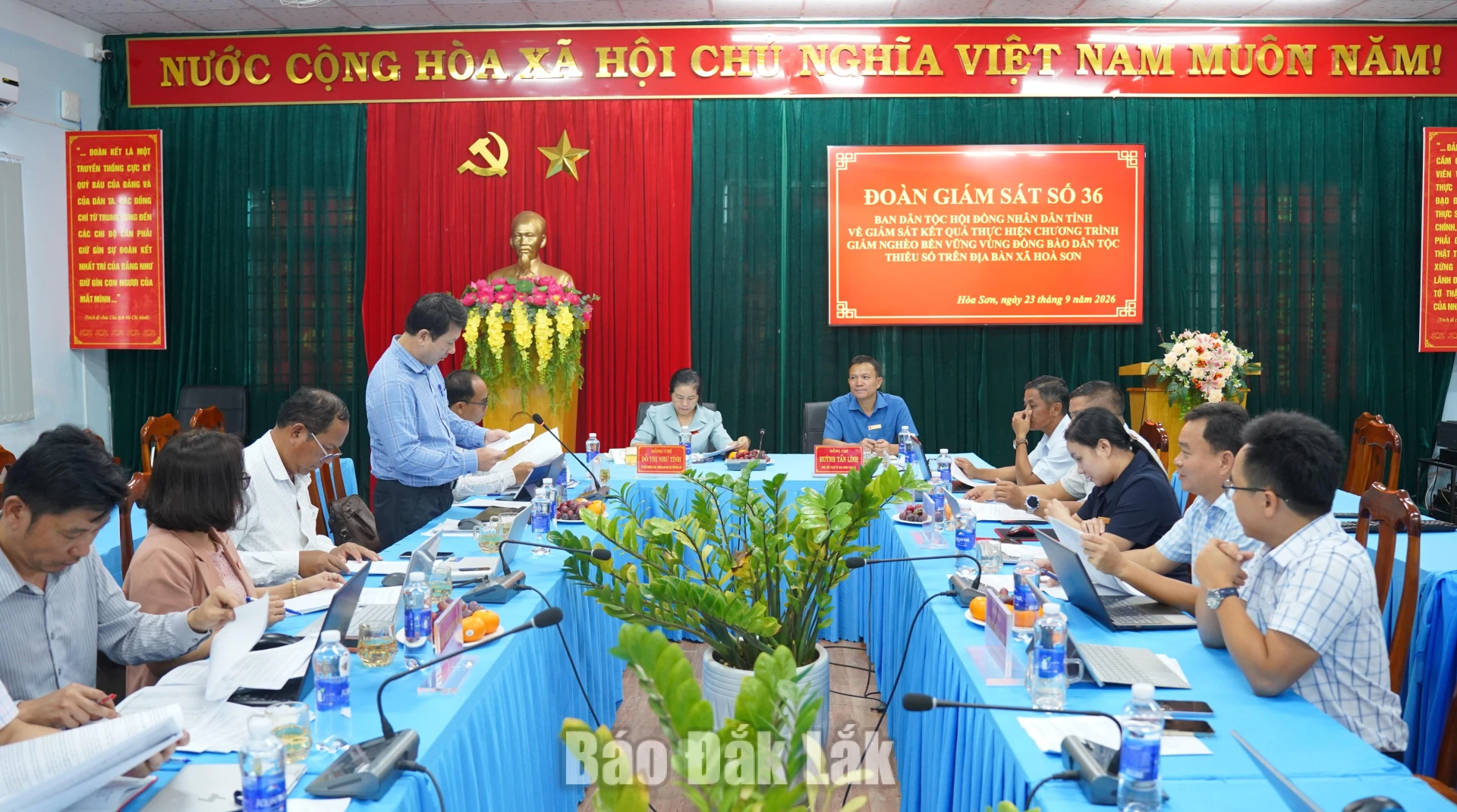 Quang cảnh buổi làm việc.