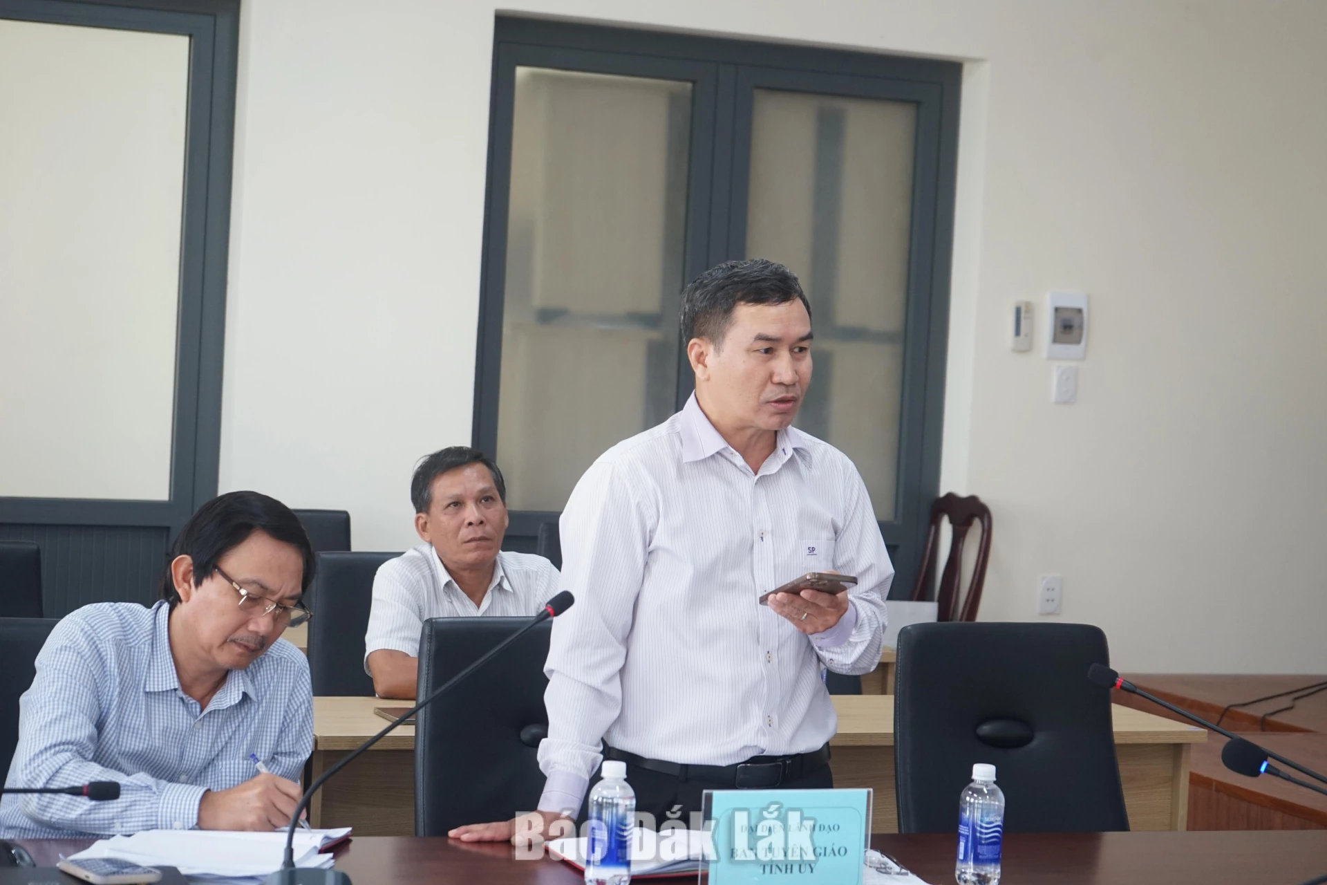 Đại diện Ban Tuyên giáo Tỉnh Ủy phát biểu tại hội nghị