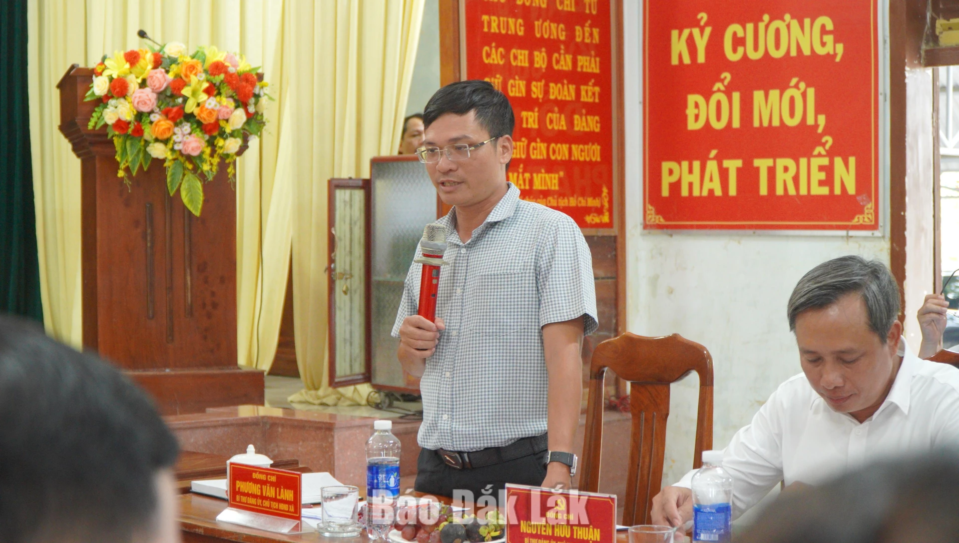 Lãnh đạo xã Hòa Thịnh nêu những khó khăn, bất cập trong việc giải ngân nguồn vốn hỗ trợ cho người dân.
