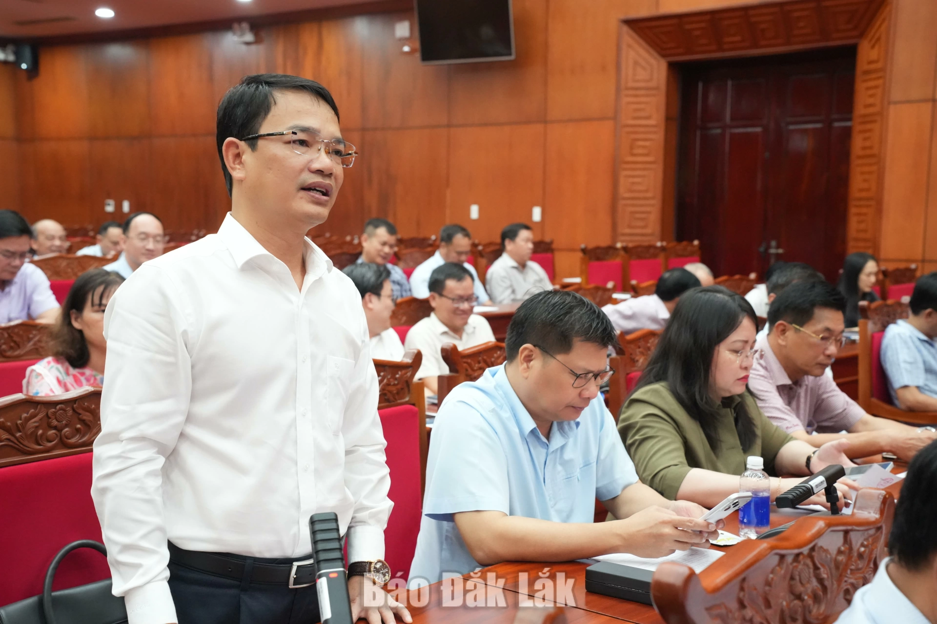 Bí thư Đảng ủy, Chủ tịch HĐND phường Ea Kao Đặng Gia Duẩn phát biểu tại hội nghị.