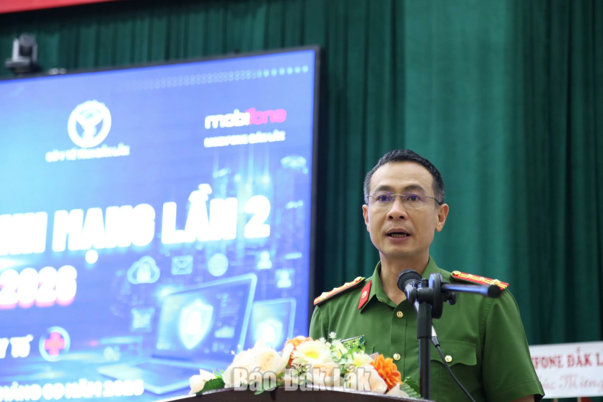 Đại tá Trần Bình Hưng, Phó Giám đốc Công an tỉnh phát biểu khai mạc.