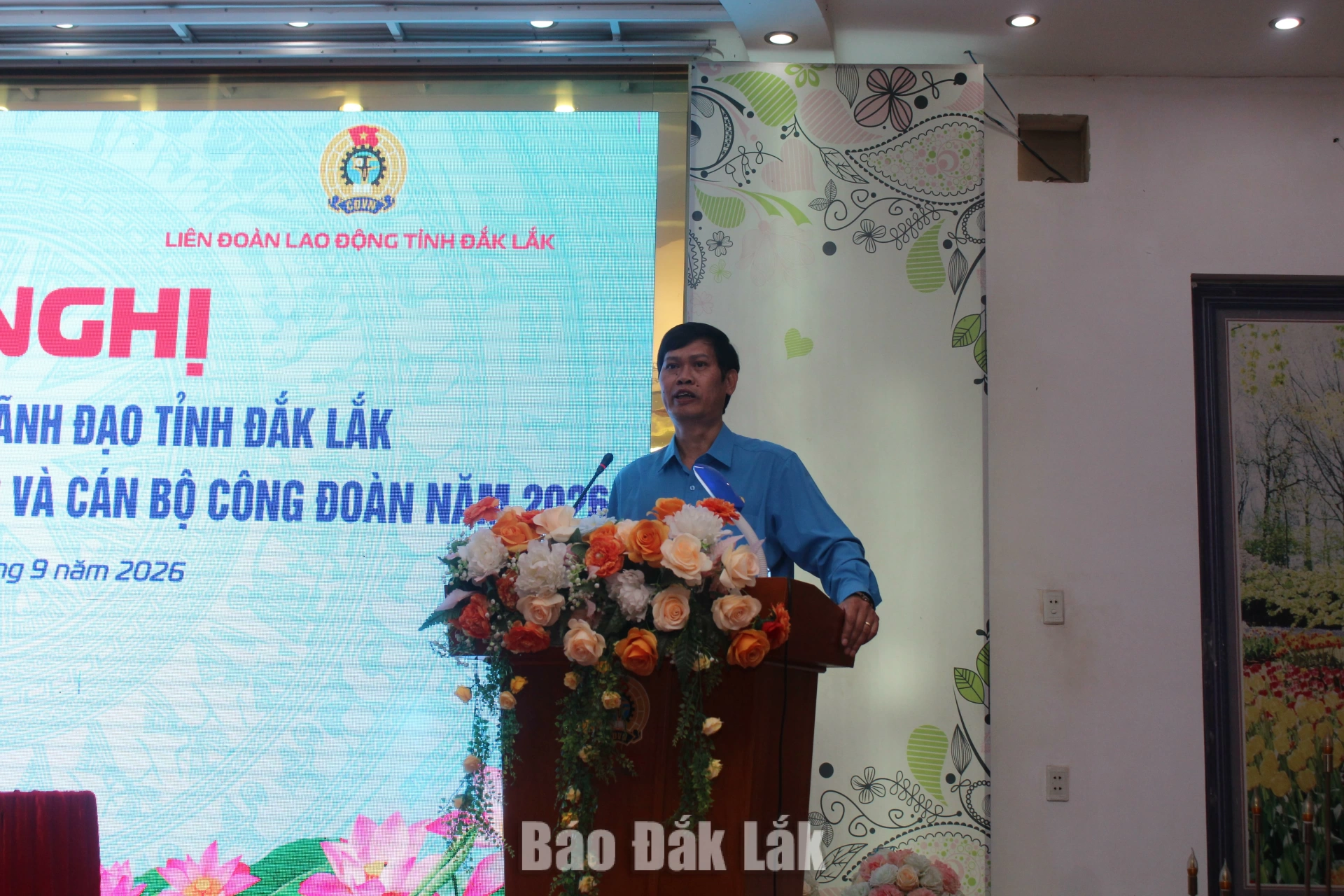 Chủ tịch LĐLĐ tỉnh Lê Văn Thành phát biểu khai mạc hội nghị.