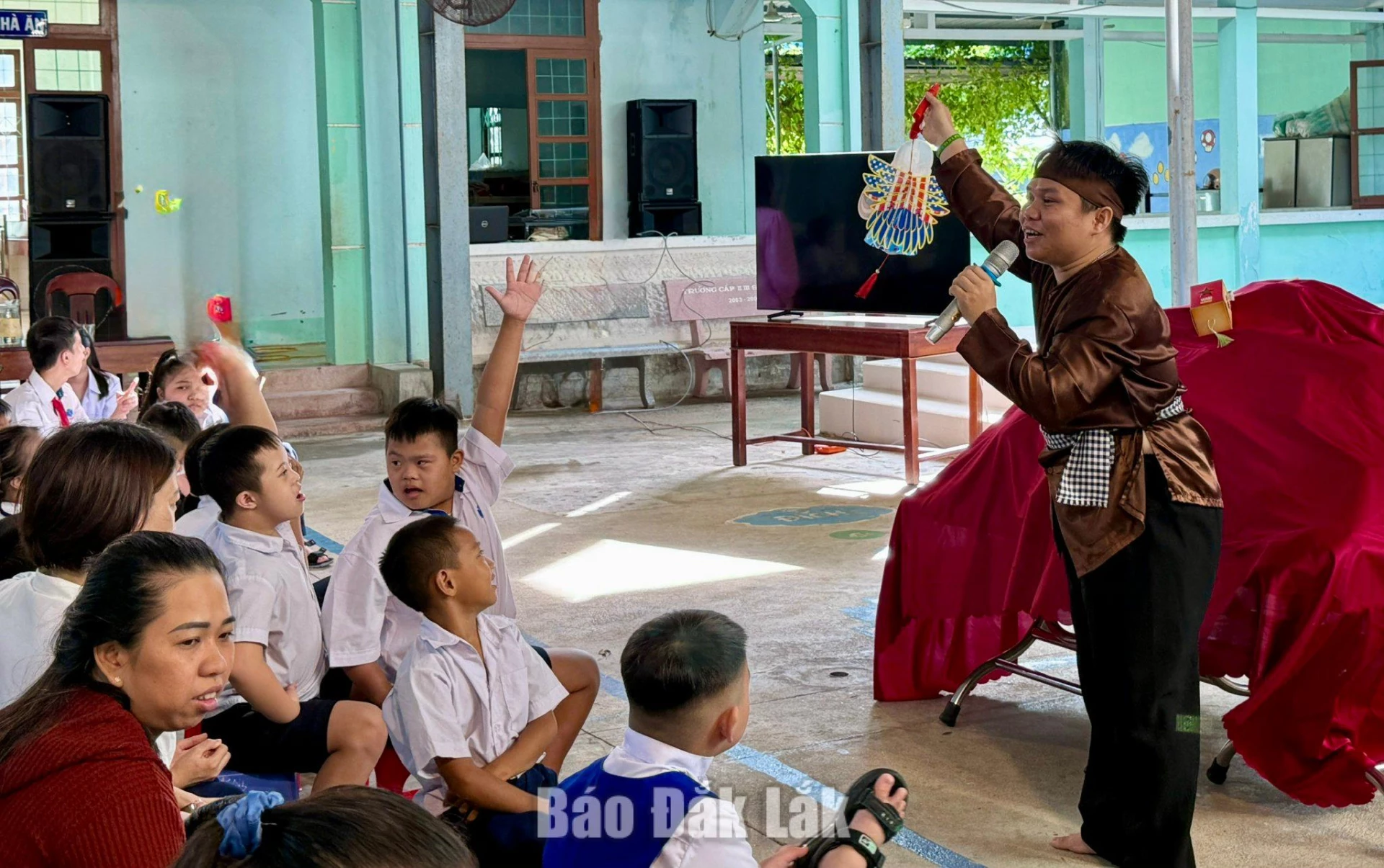 Mùa hội không chỉ có bánh, quà hay lồng đèn, mà còn có tiếng cười, tình yêu thương và những trải nghiệm giúp các em thêm tự tin, từng bước hòa nhập cuộc sống.