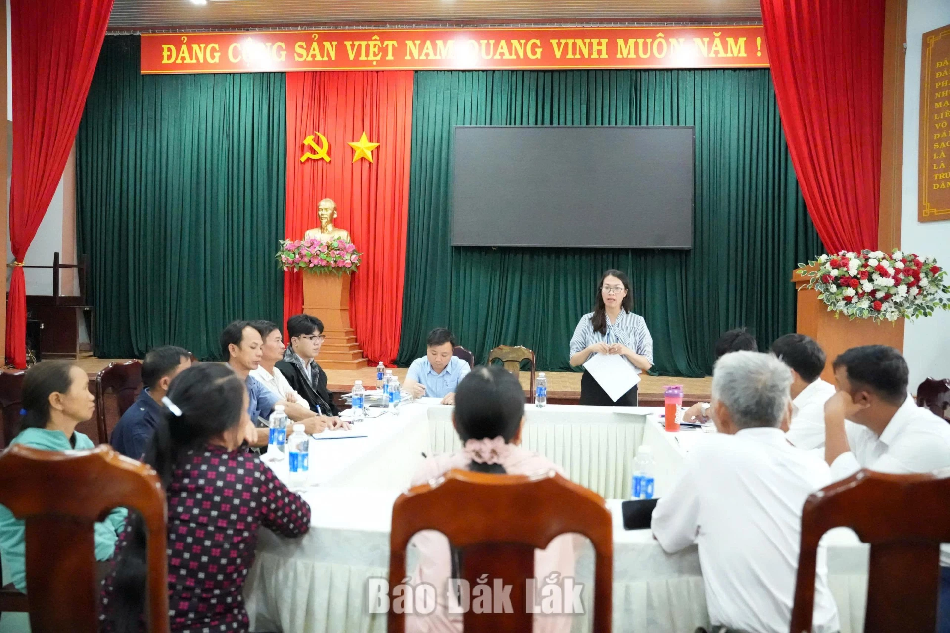 Quang cảnh buổi làm việc.