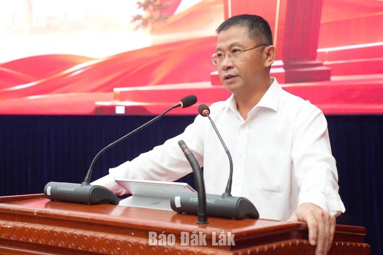 Đồng chí Trần Trung Hiển, Ủy viên Ban Thường vụ Tỉnh ủy, Chủ nhiệm UBKT Tỉnh ủy truyền đạt các kế hoạch.