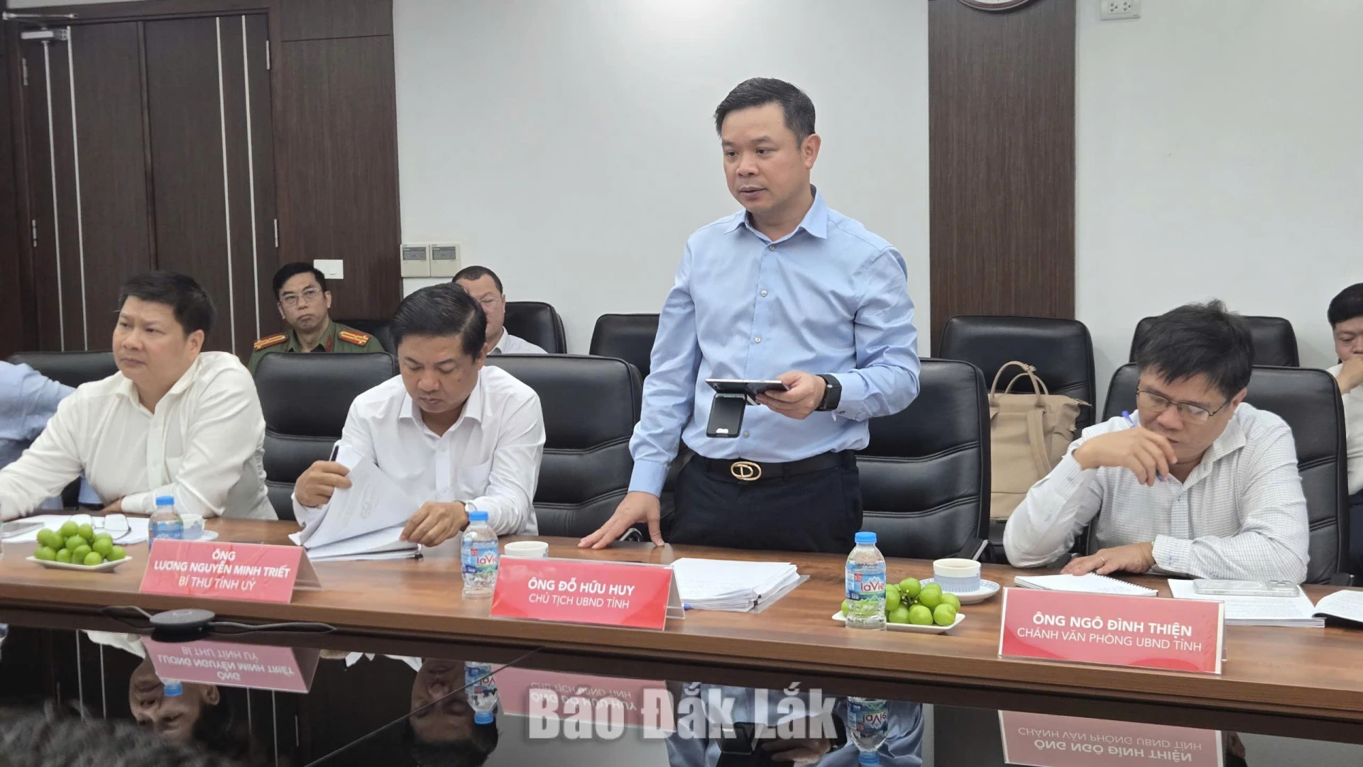 đồng chí Đỗ Hữu Huy, Ủy viên Dự khuyết Trung ương Đảng, Phó Bí thư Tỉnh ủy, Chủ tịch UBND tỉnh phát biểu tại buổi làm việc.