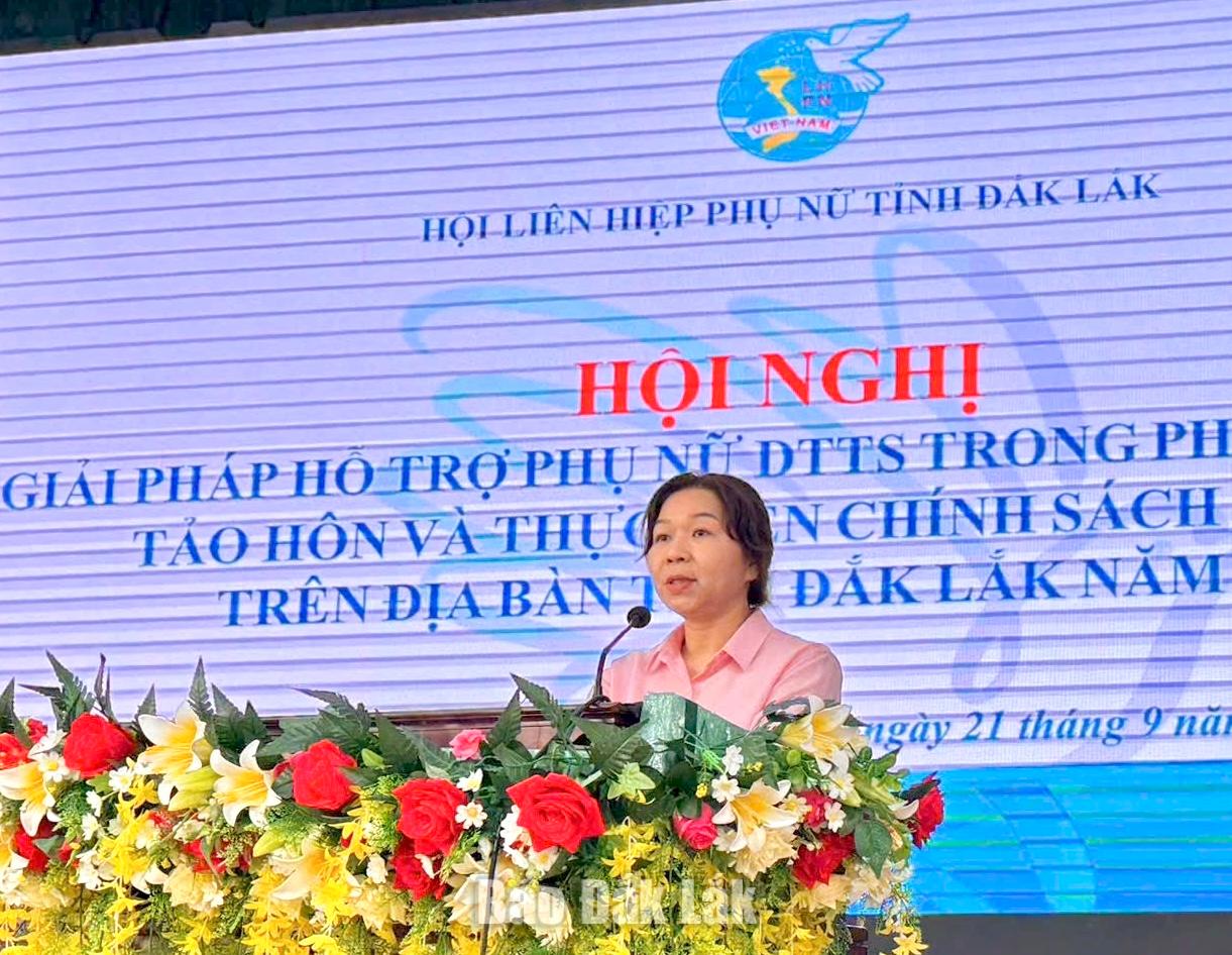 Đại biểu tham luận tại hội nghị.