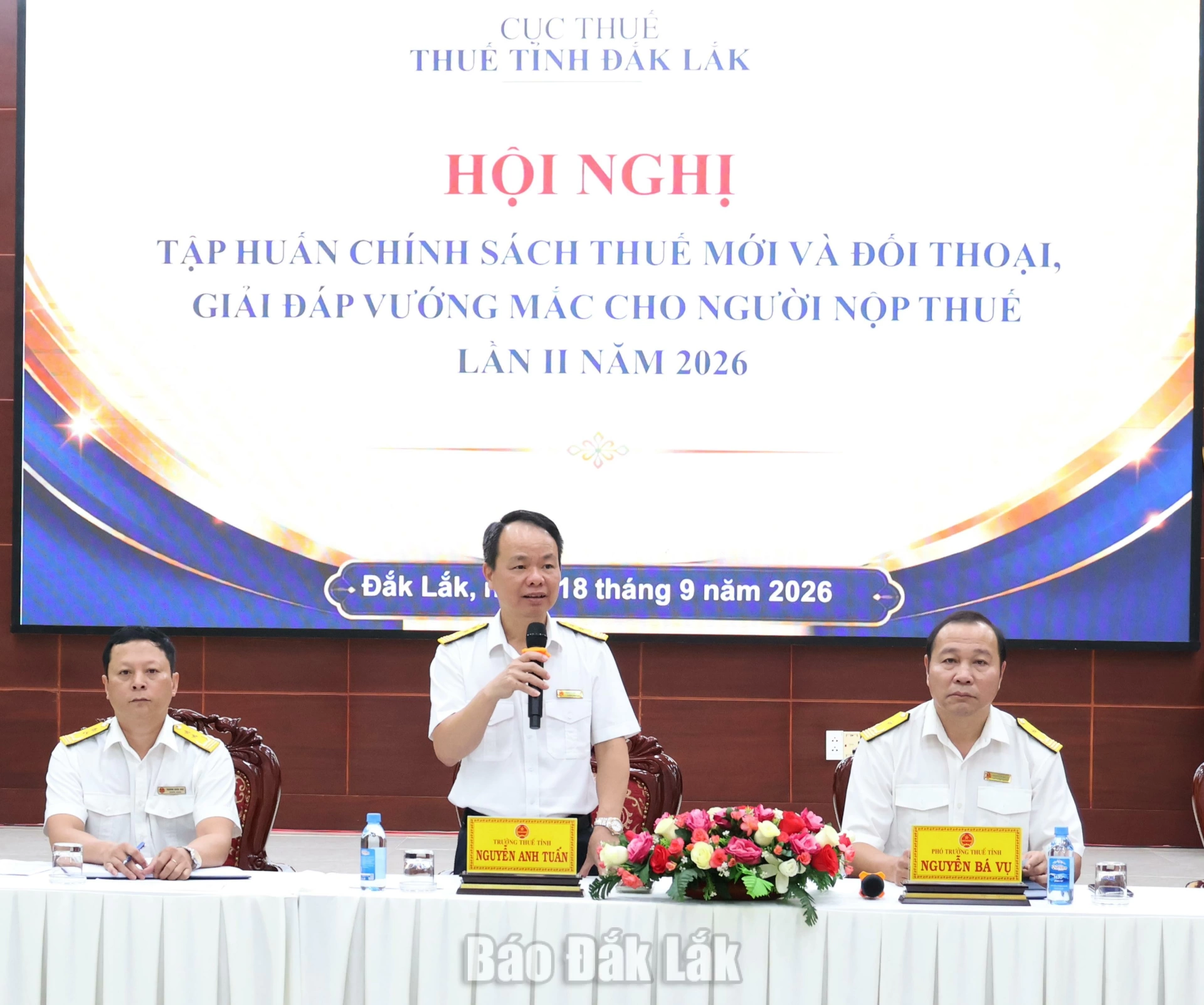 Trưởng Thuế tỉnh Đắk Lắk Nguyễn Anh Tuấn ghi nhận những phản ánh của doanh nghiệp, người nộp thuế.
