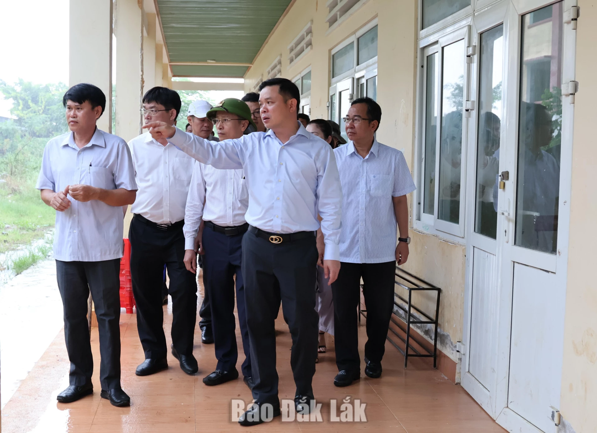 Lãnh đạo tỉnh và đoàn công tác kiểm tra Dự án ổn định dân cư vùng đặc biệt khó khăn tại xã Cư Pơng.