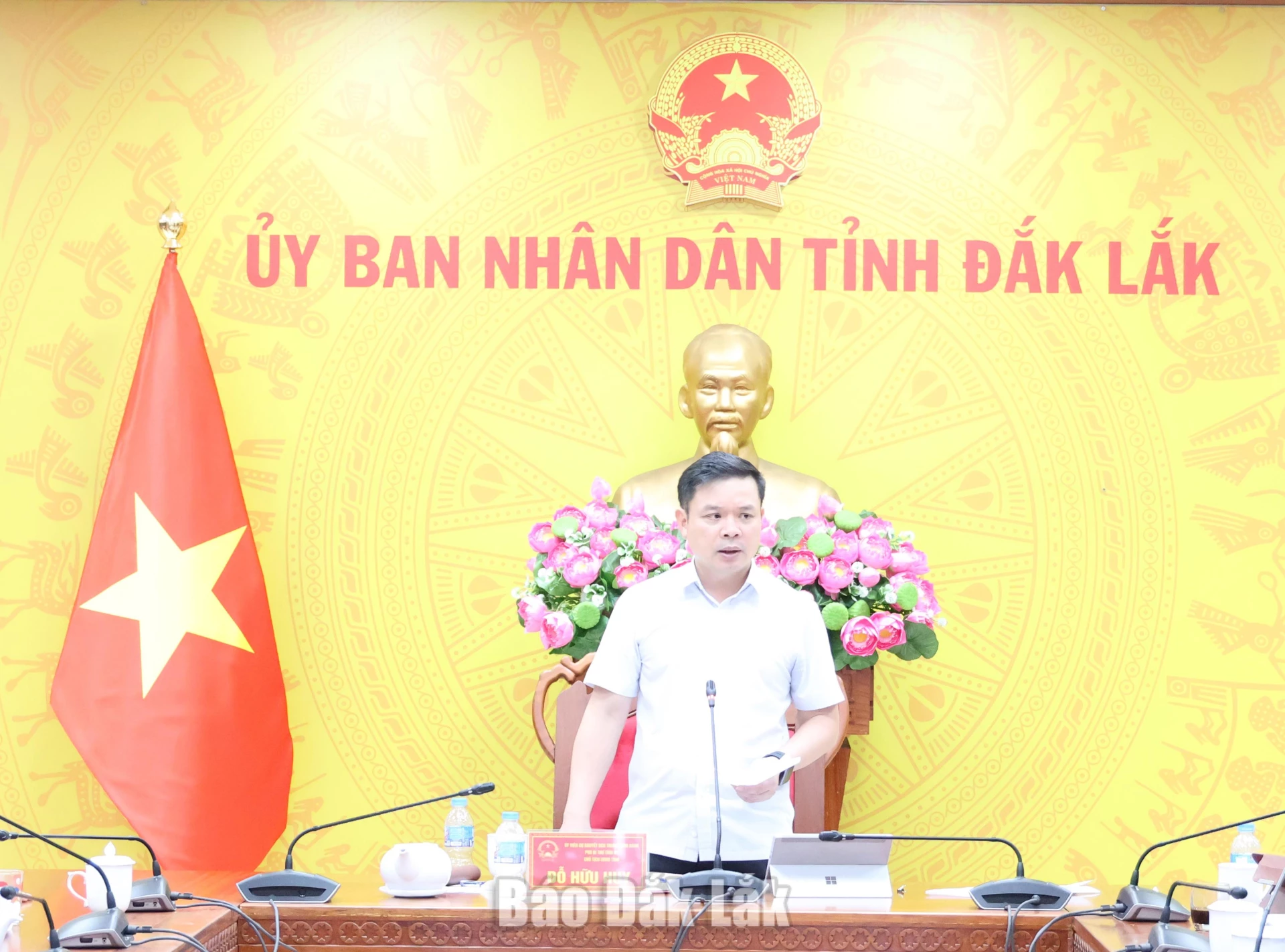 Chủ tịch UBND tỉnh Đắk Lắk phát biểu kết luận cuộc họp.