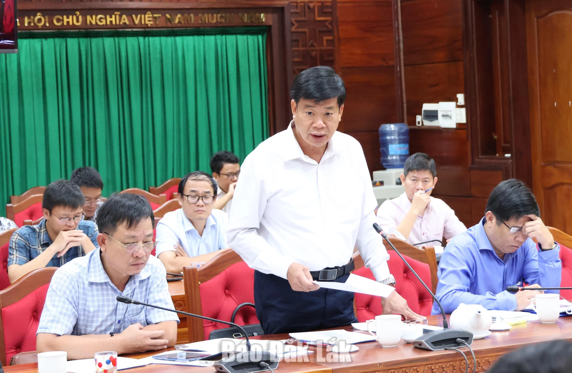 Giám đốc Sở Nông nghiệp và Môi trường thông tin về tình hình các dự án khắc phục hậu quả thiên tai.